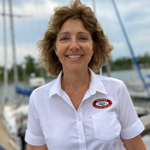 Lynn Wise Oliver - Yacht Broker