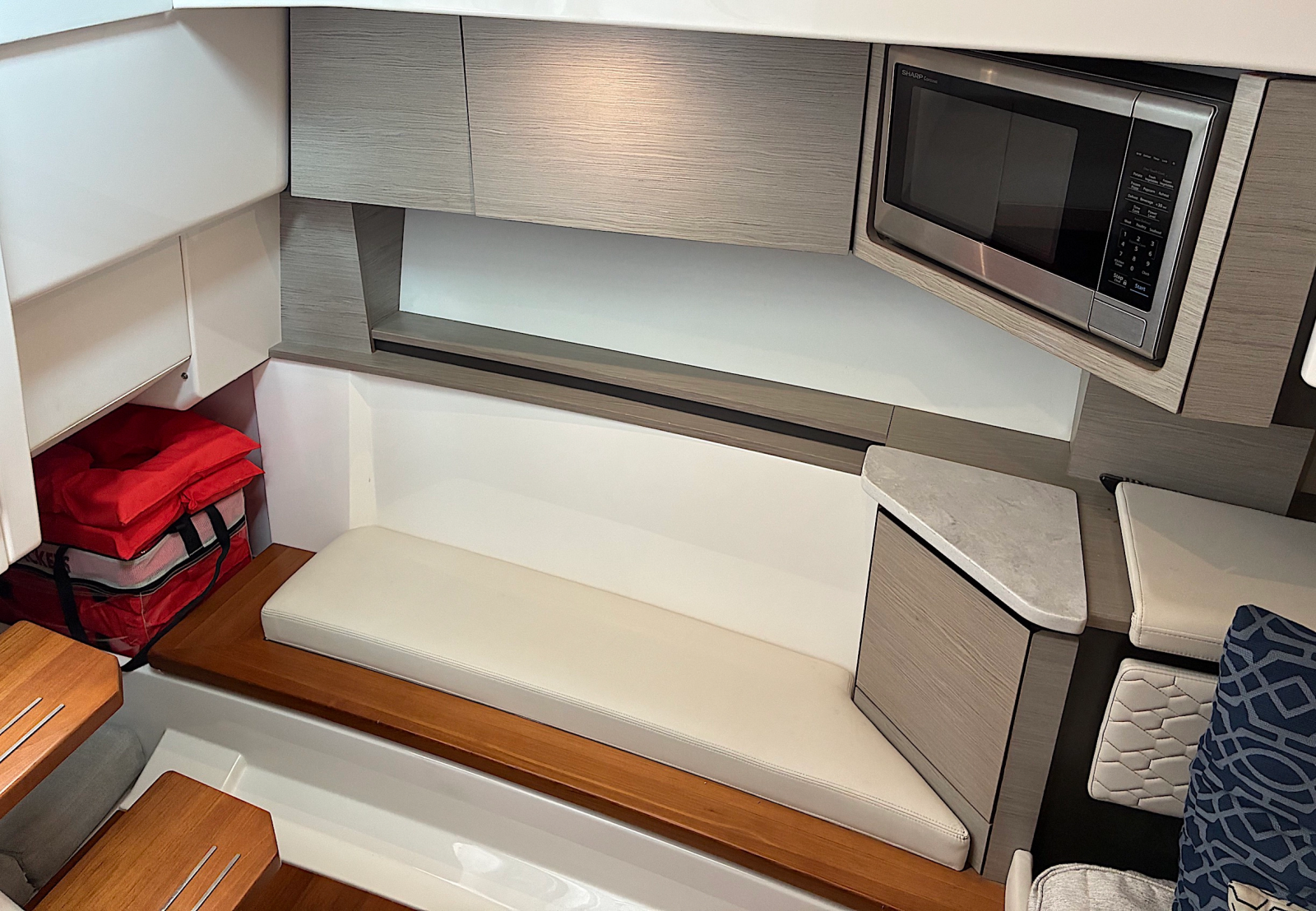 2022 Tiara Yachts 43 LS
