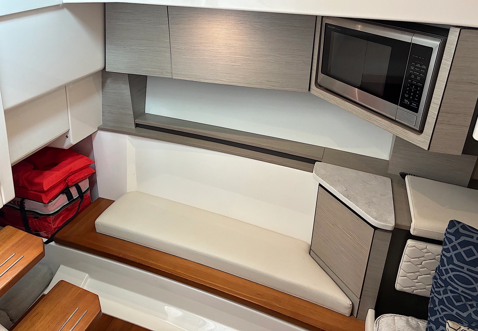 2022 Tiara Yachts 43 LS