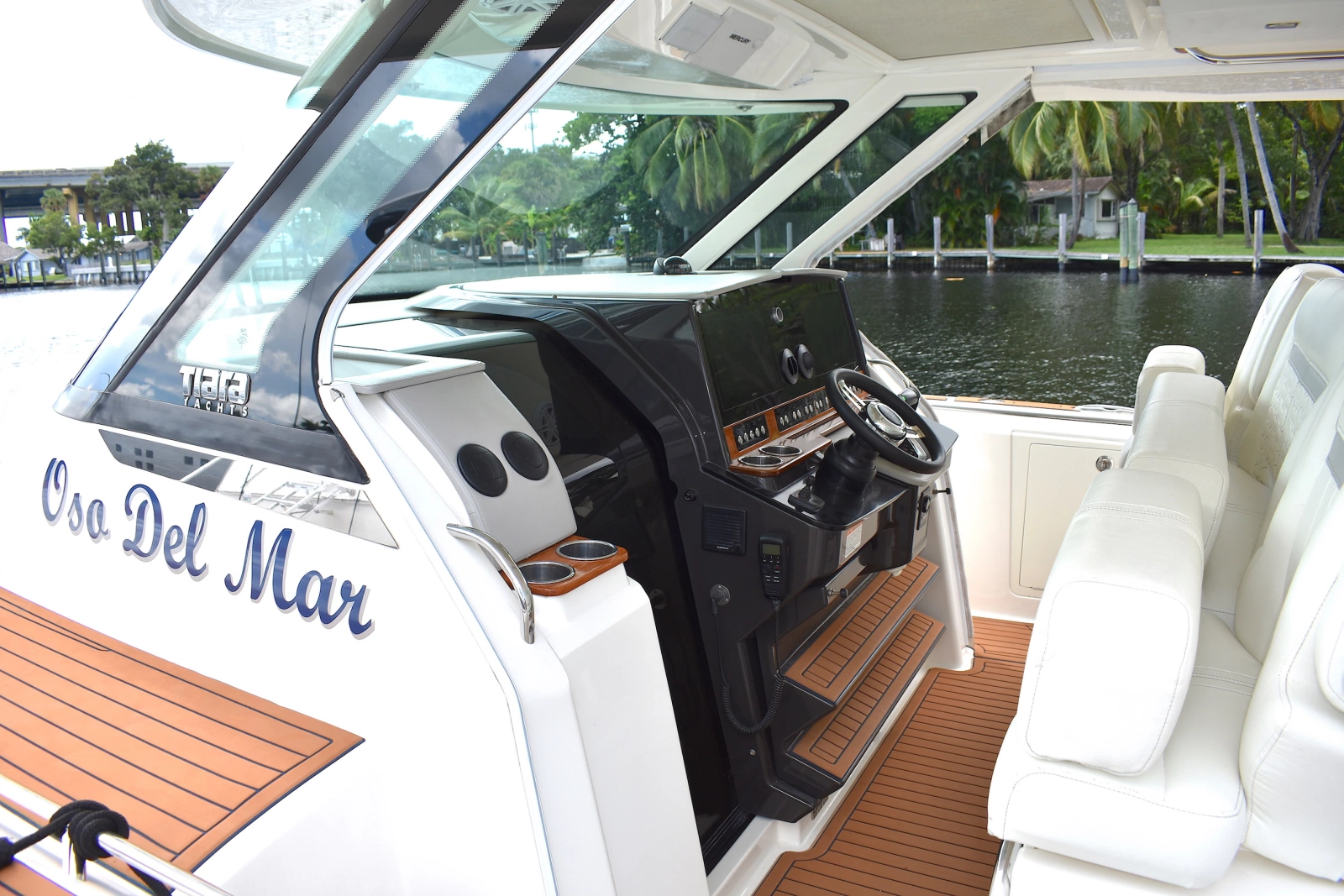 2022 Tiara Yachts 43 LS