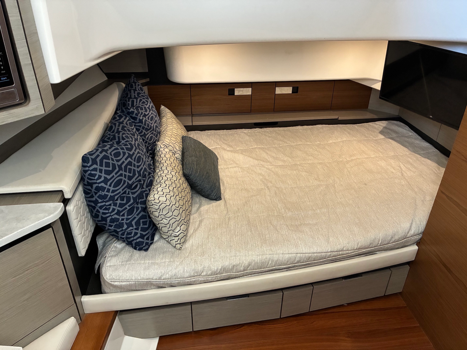 2022 Tiara Yachts 43 LS