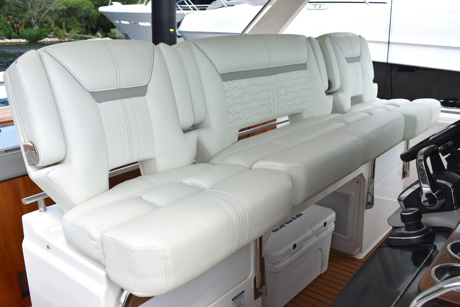 2022 Tiara Yachts 43 LS