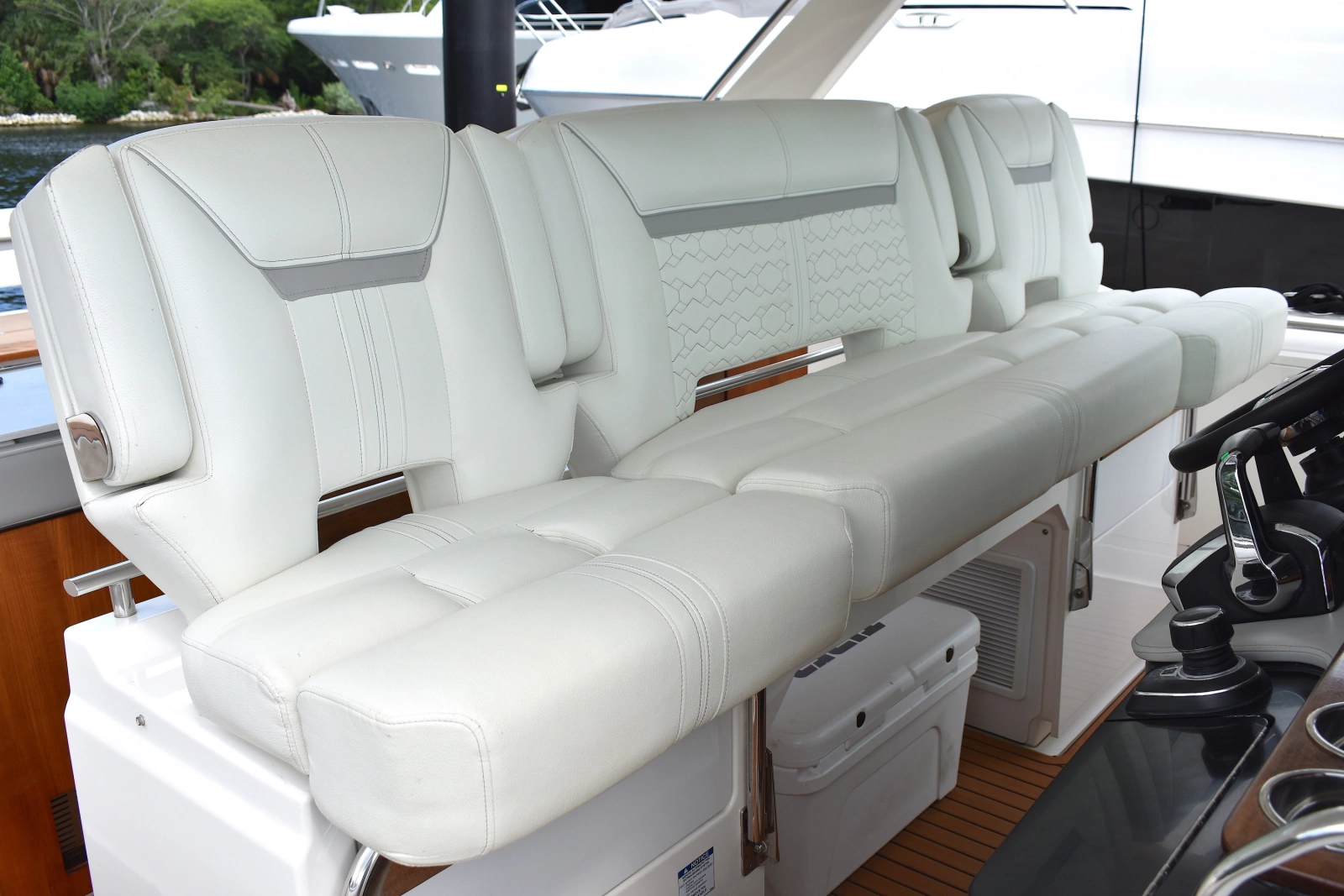 2022 Tiara Yachts 43 LS