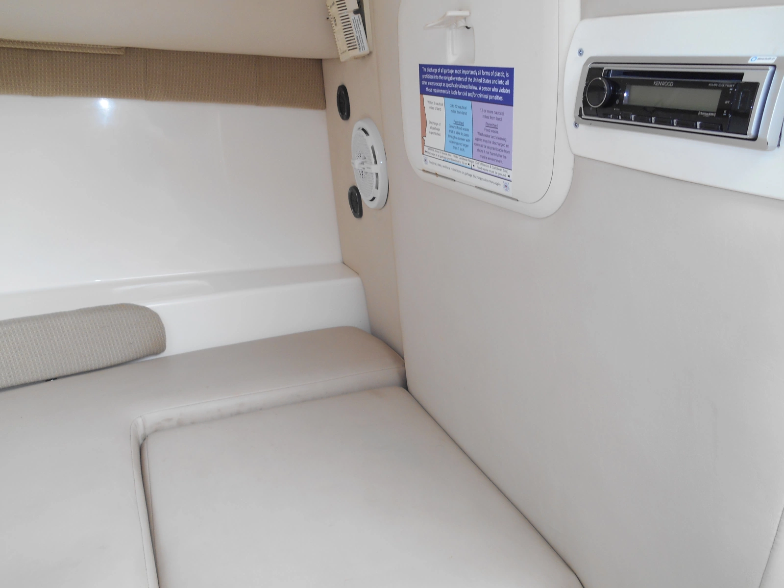 2004 Boston Whaler 255 Conquest