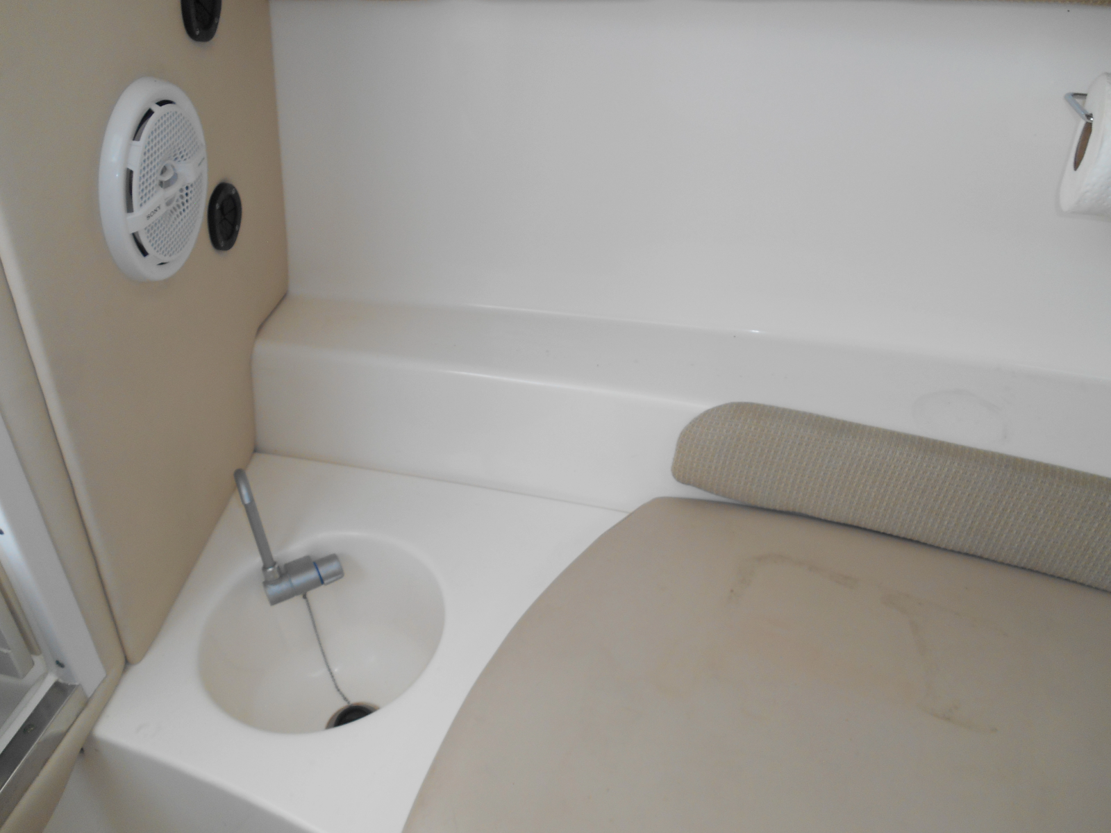 2004 Boston Whaler 255 Conquest