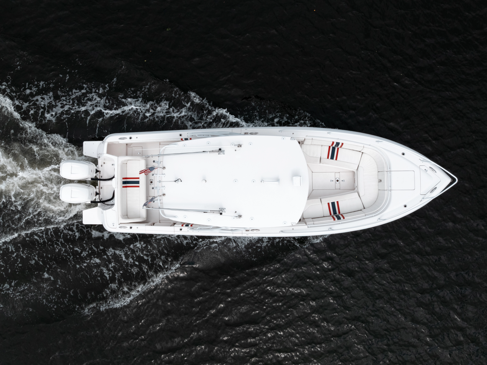 2015 Intrepid 327CC