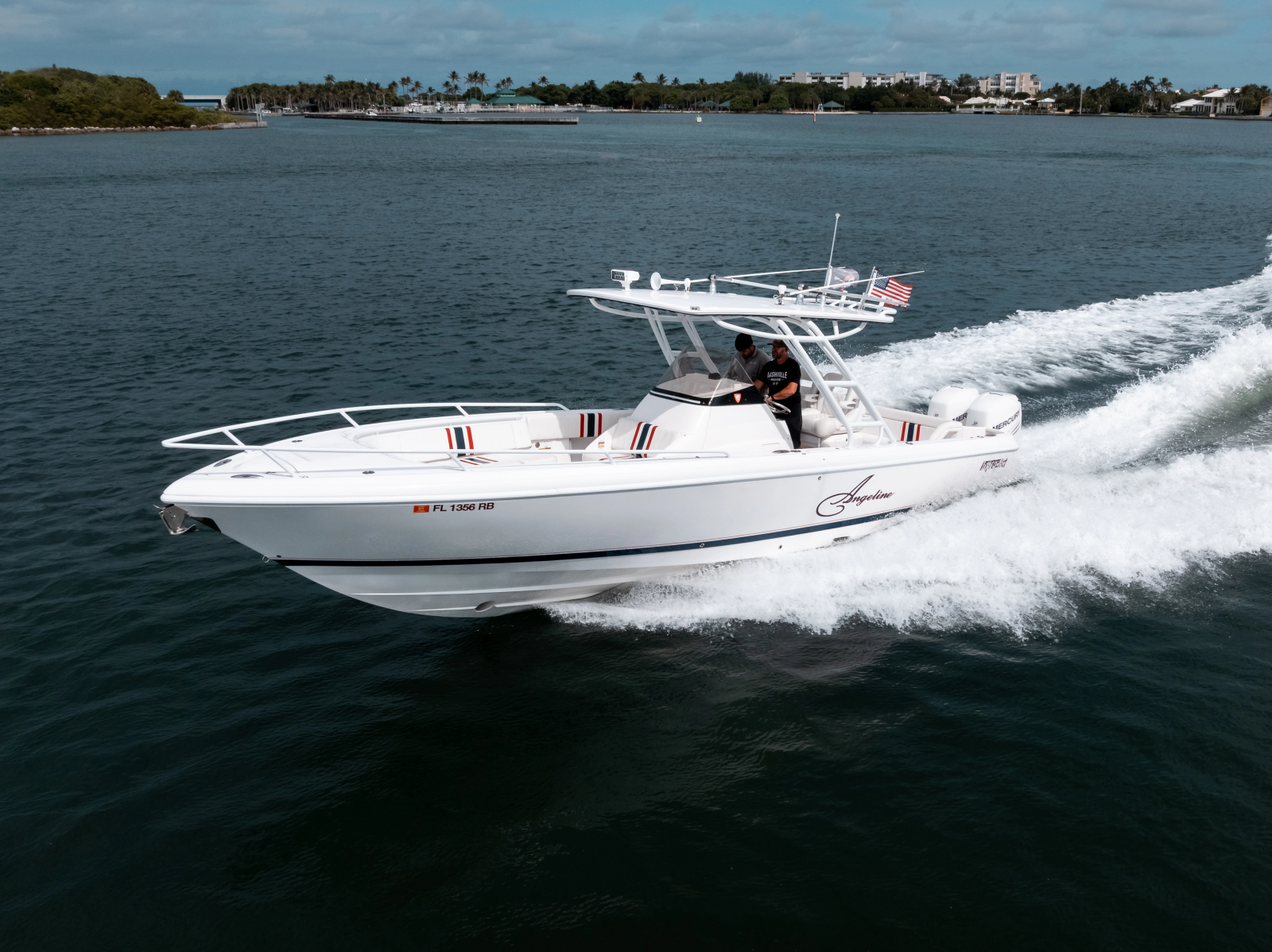 2015 Intrepid 327CC