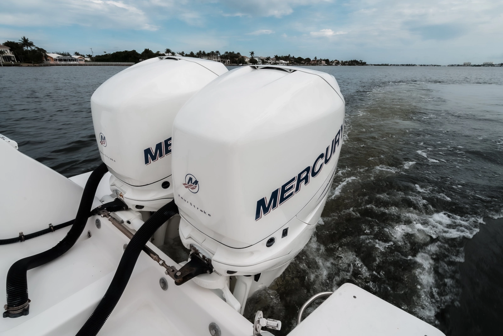 2015 Intrepid 327CC