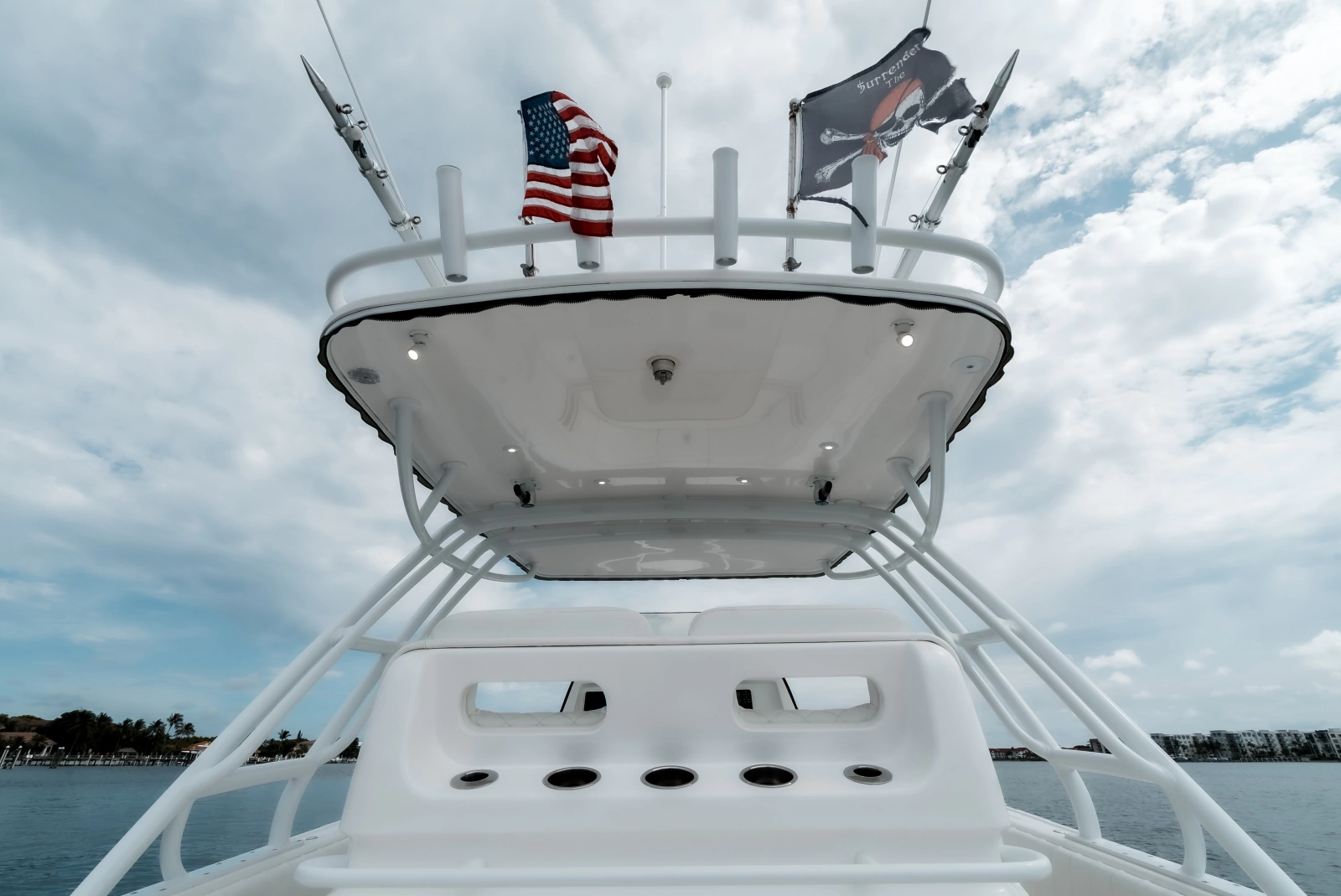 2015 Intrepid 327CC