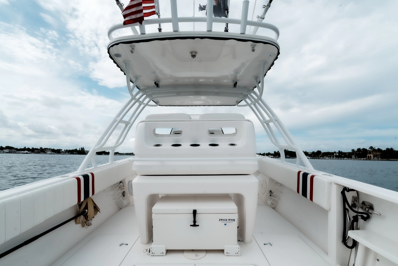 2015 Intrepid 327CC