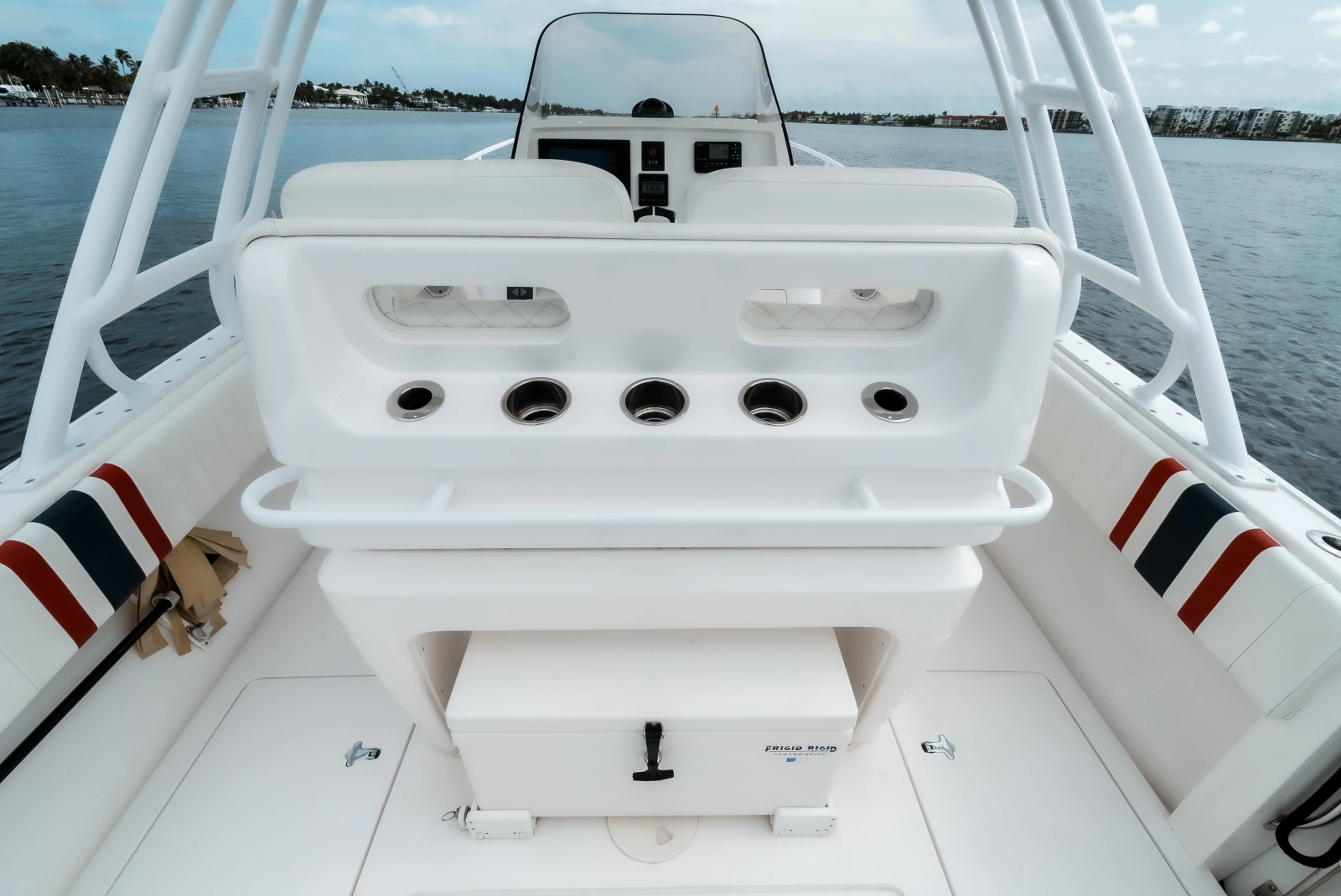 2015 Intrepid 327CC
