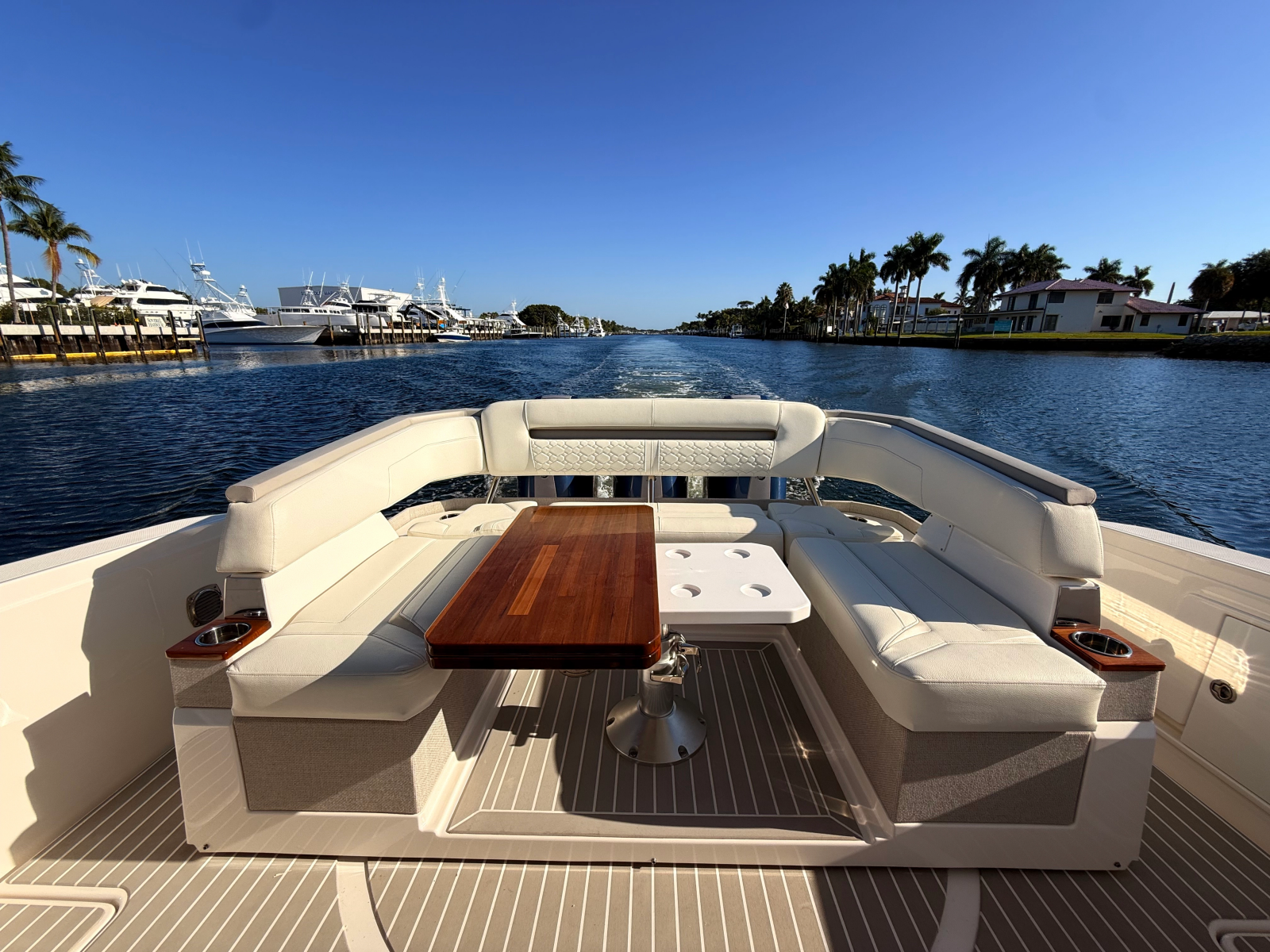 2023 Tiara Yachts 38 LS