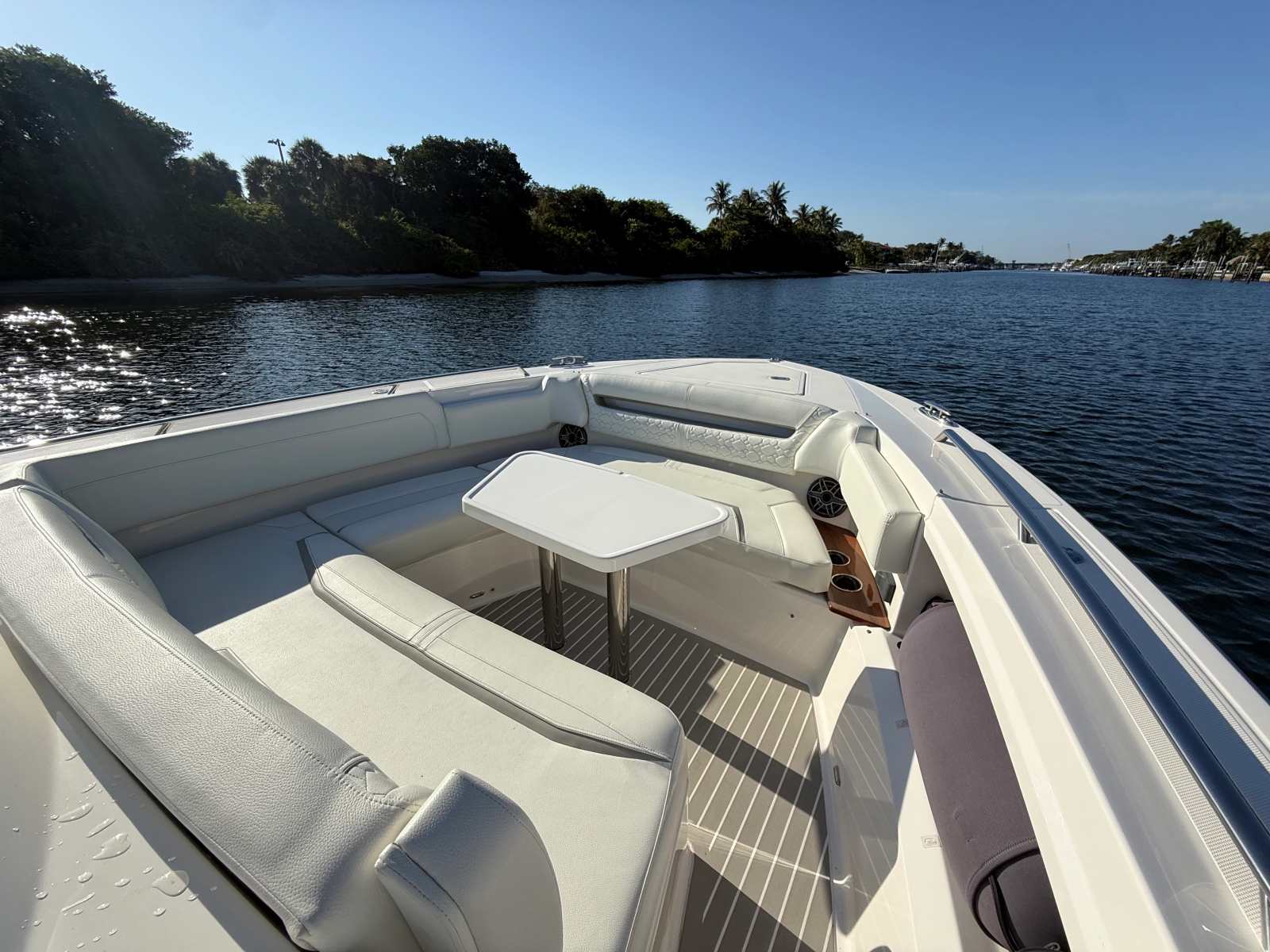 2023 Tiara Yachts 38 LS