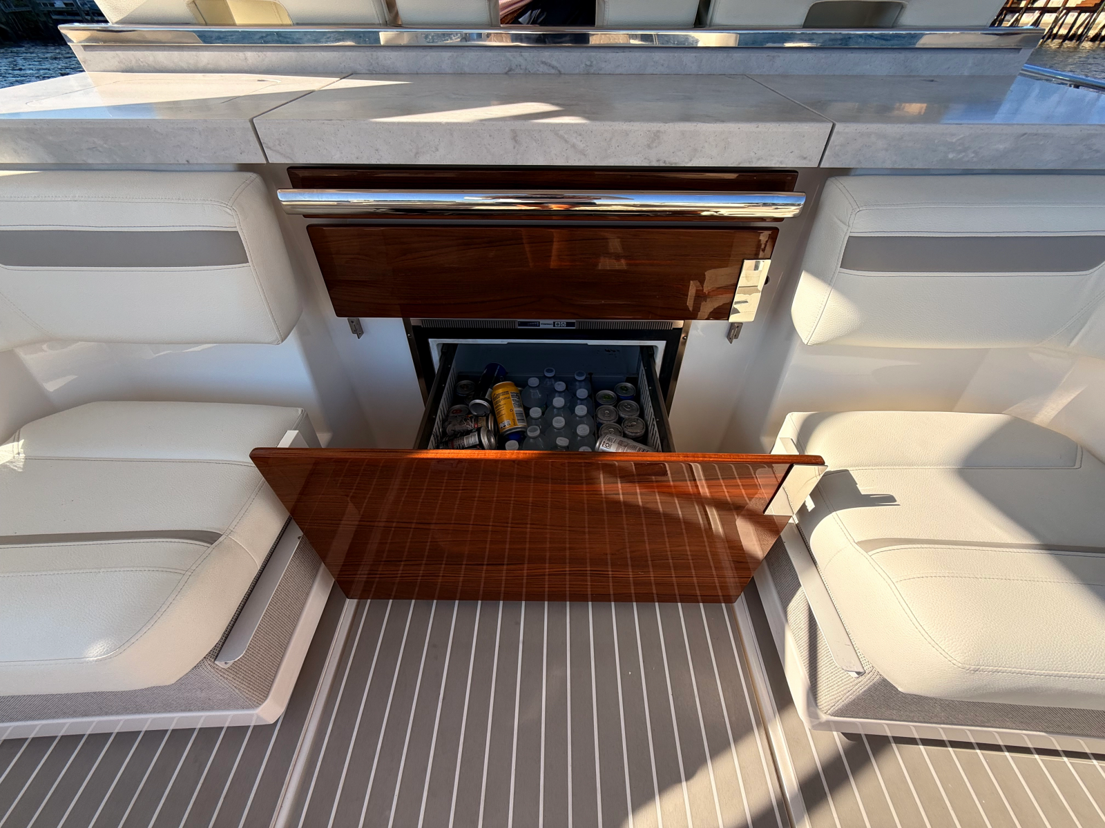 2023 Tiara Yachts 38 LS
