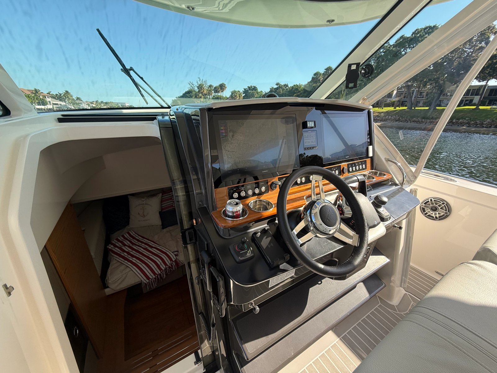 2023 Tiara Yachts 38 LS