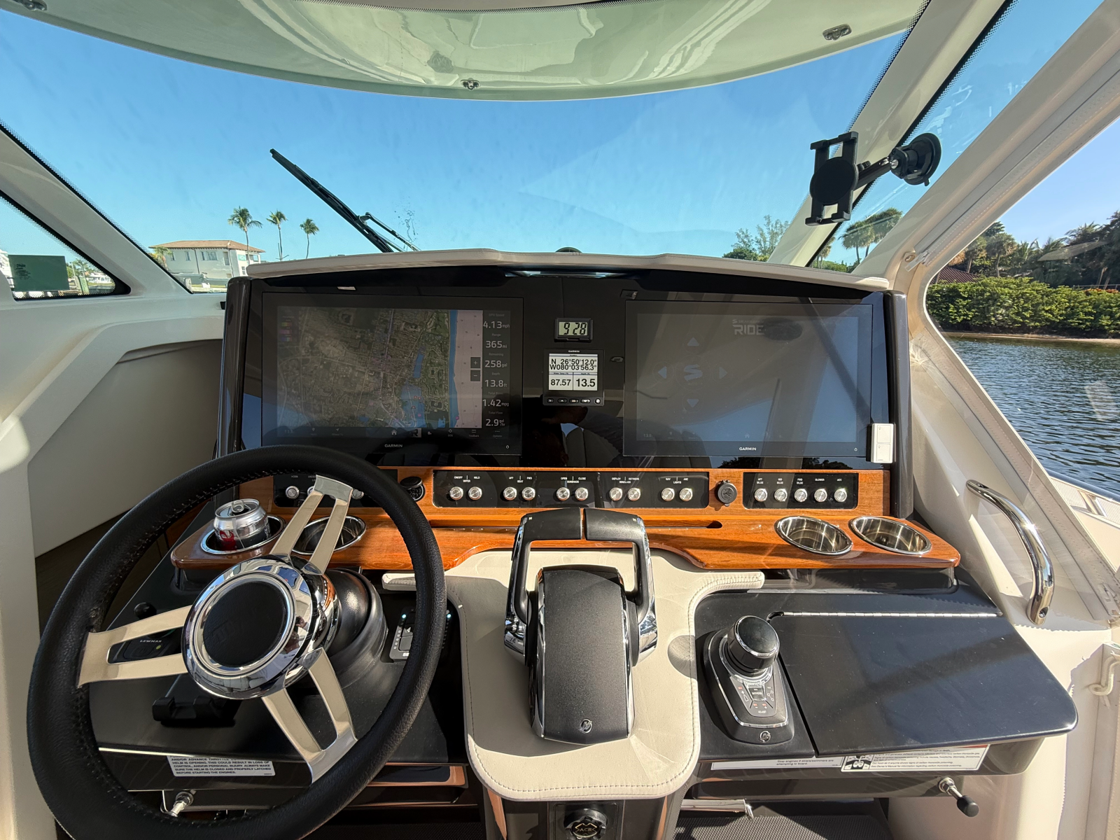 2023 Tiara Yachts 38 LS