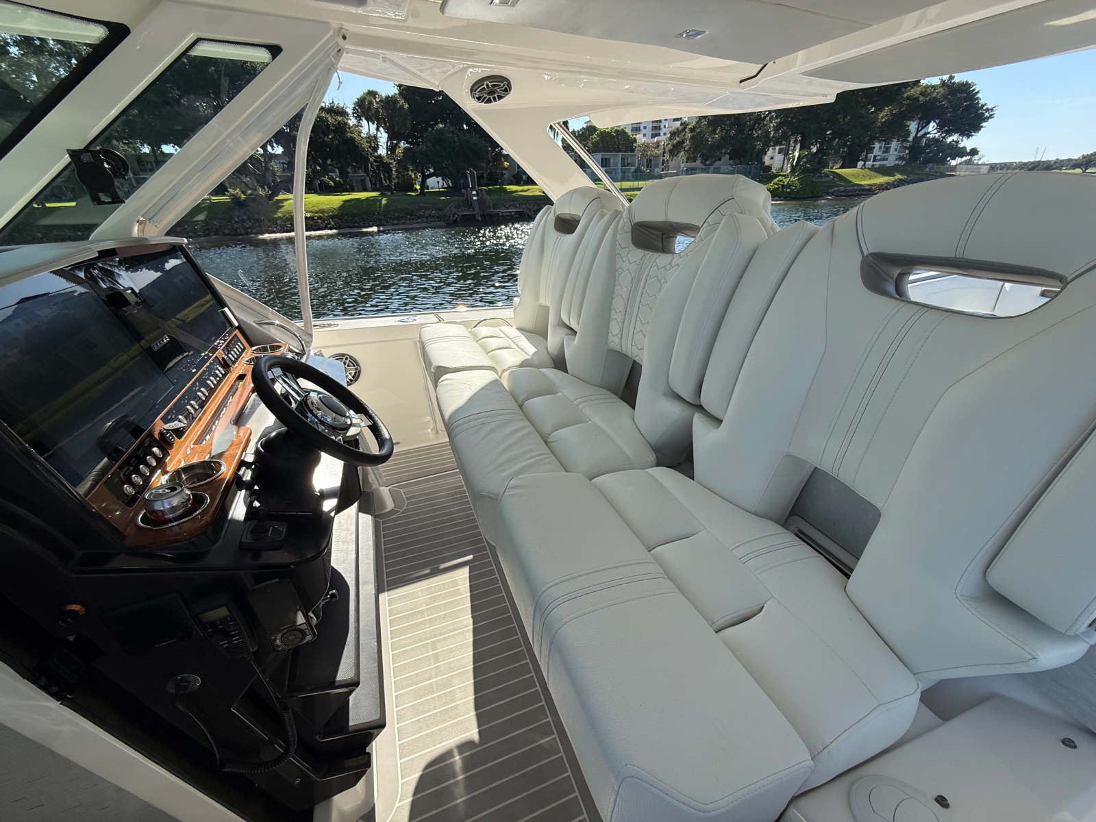 2023 Tiara Yachts 38 LS