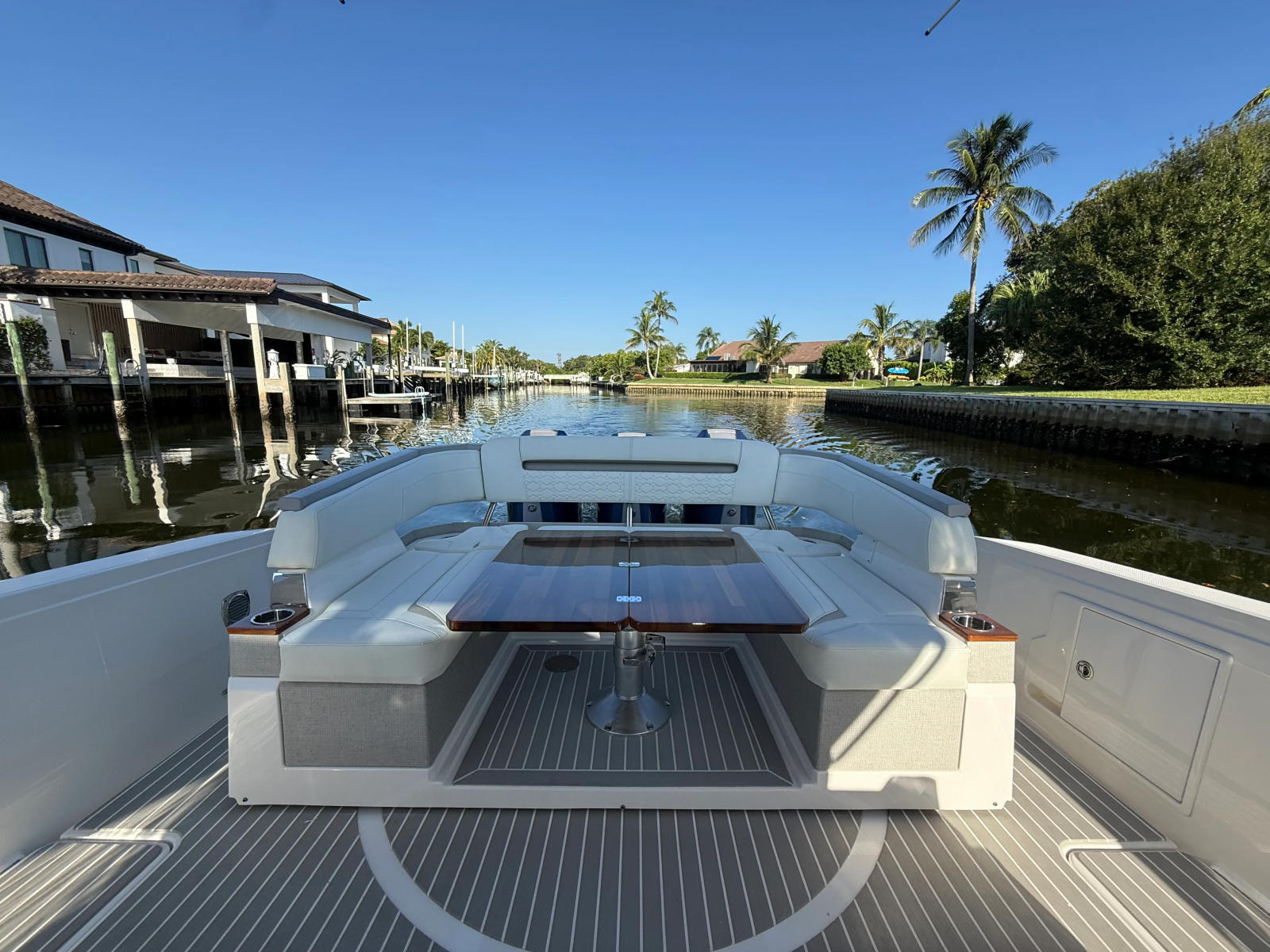 2023 Tiara Yachts 38 LS