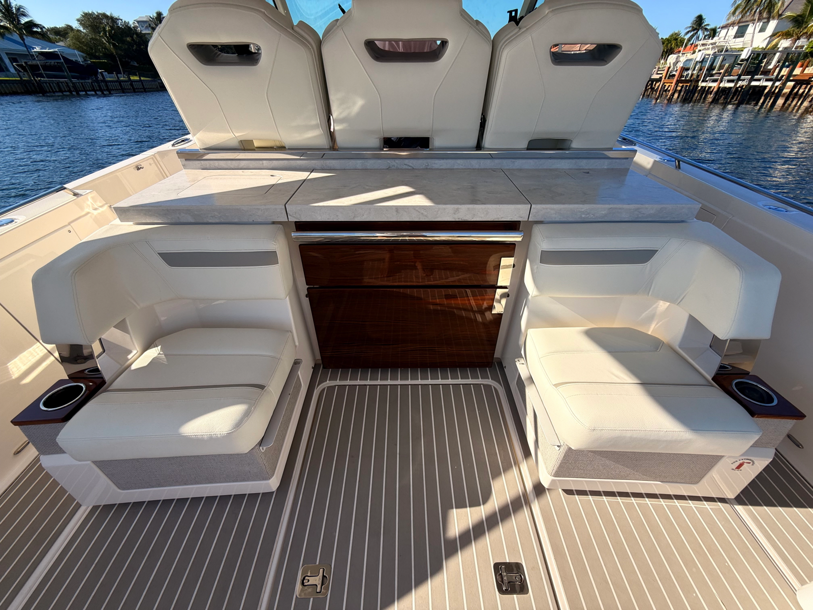 2023 Tiara Yachts 38 LS