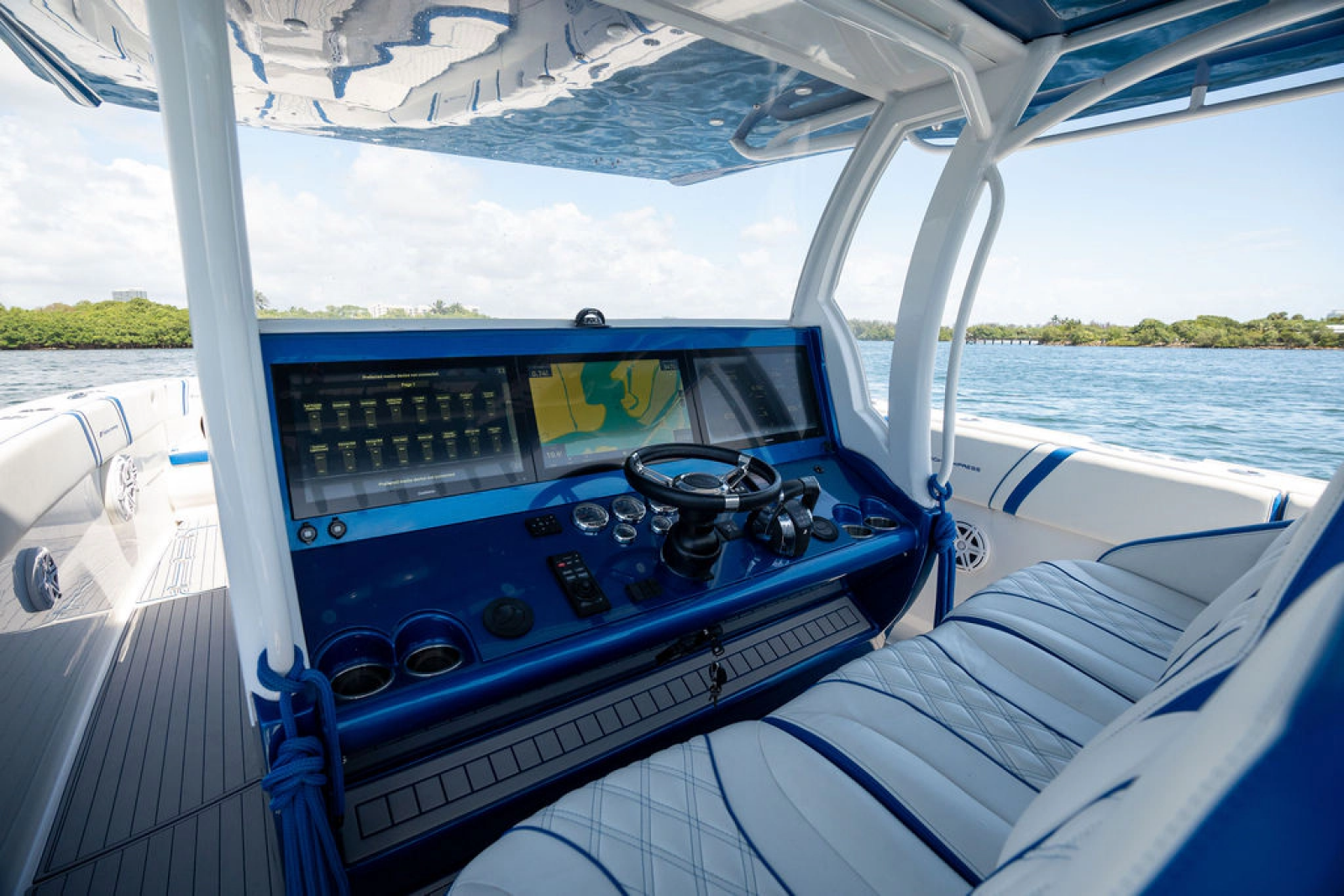 2019 Midnight Express 43
