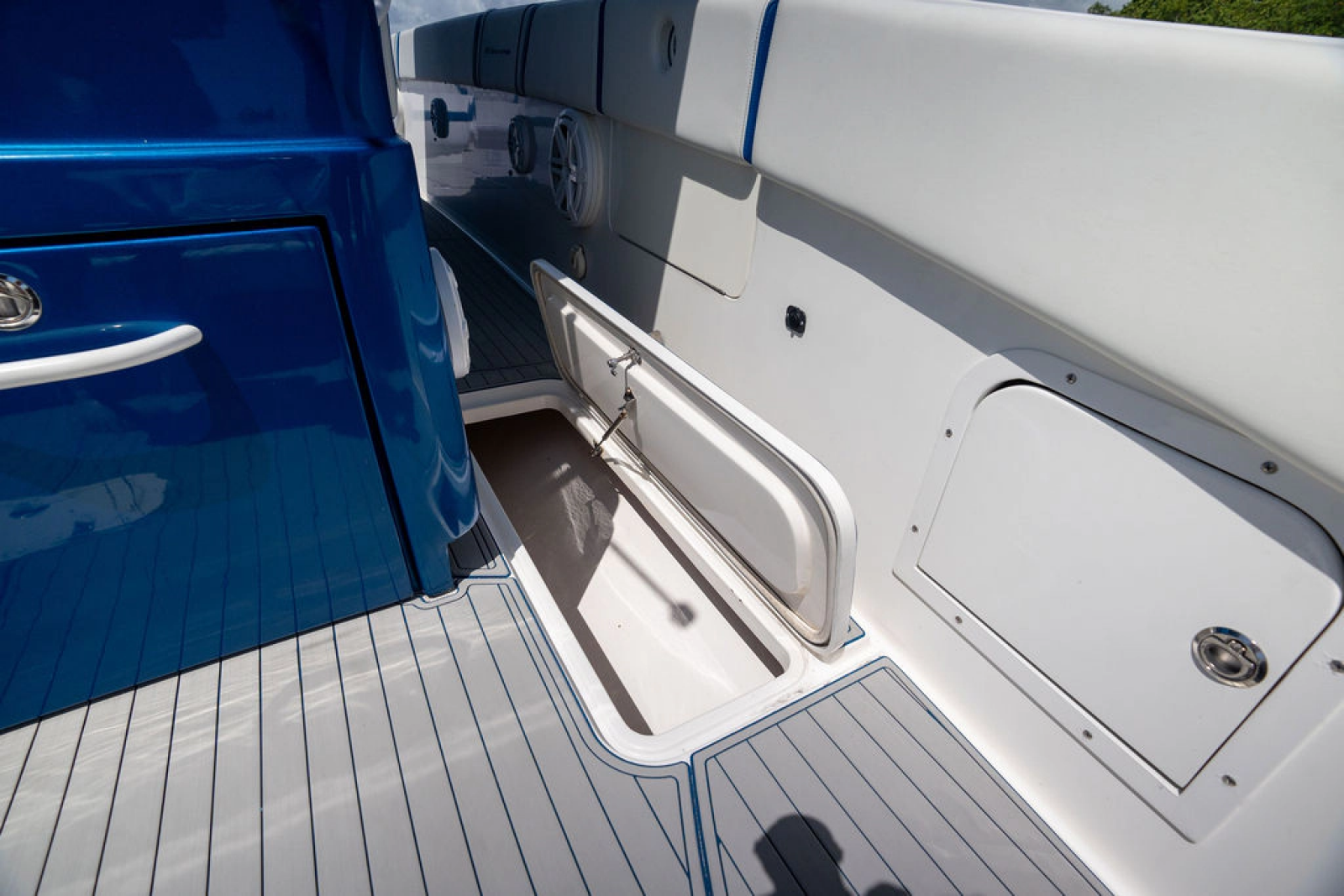 2019 Midnight Express 43