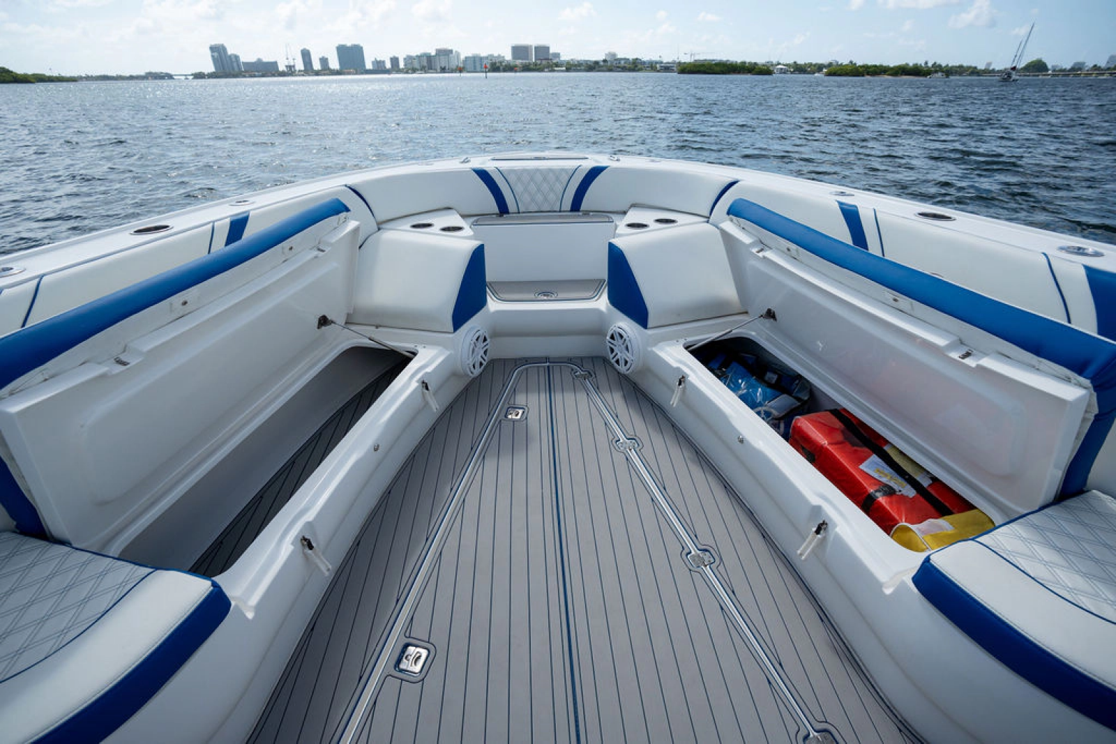 2019 Midnight Express 43