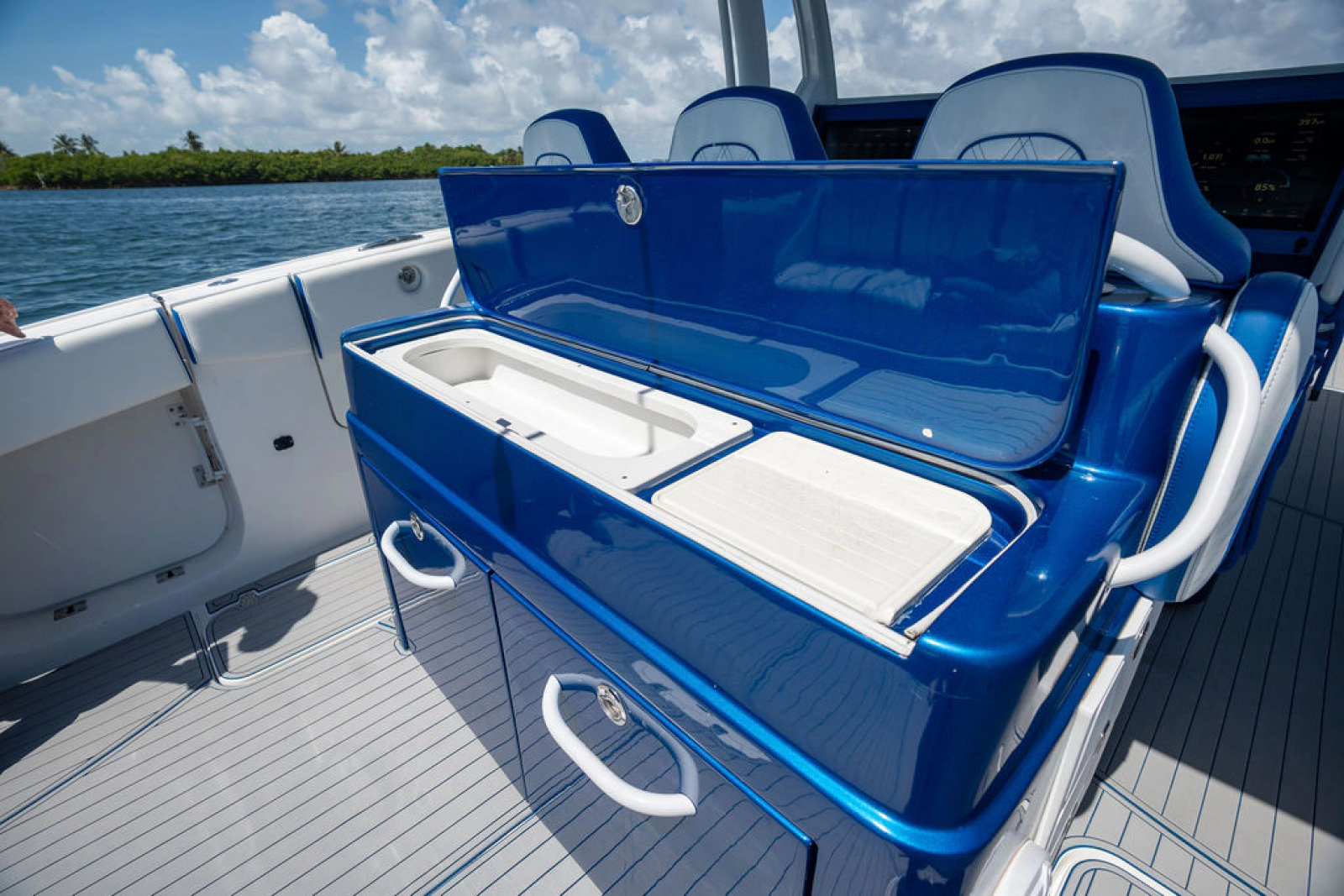 2019 Midnight Express 43