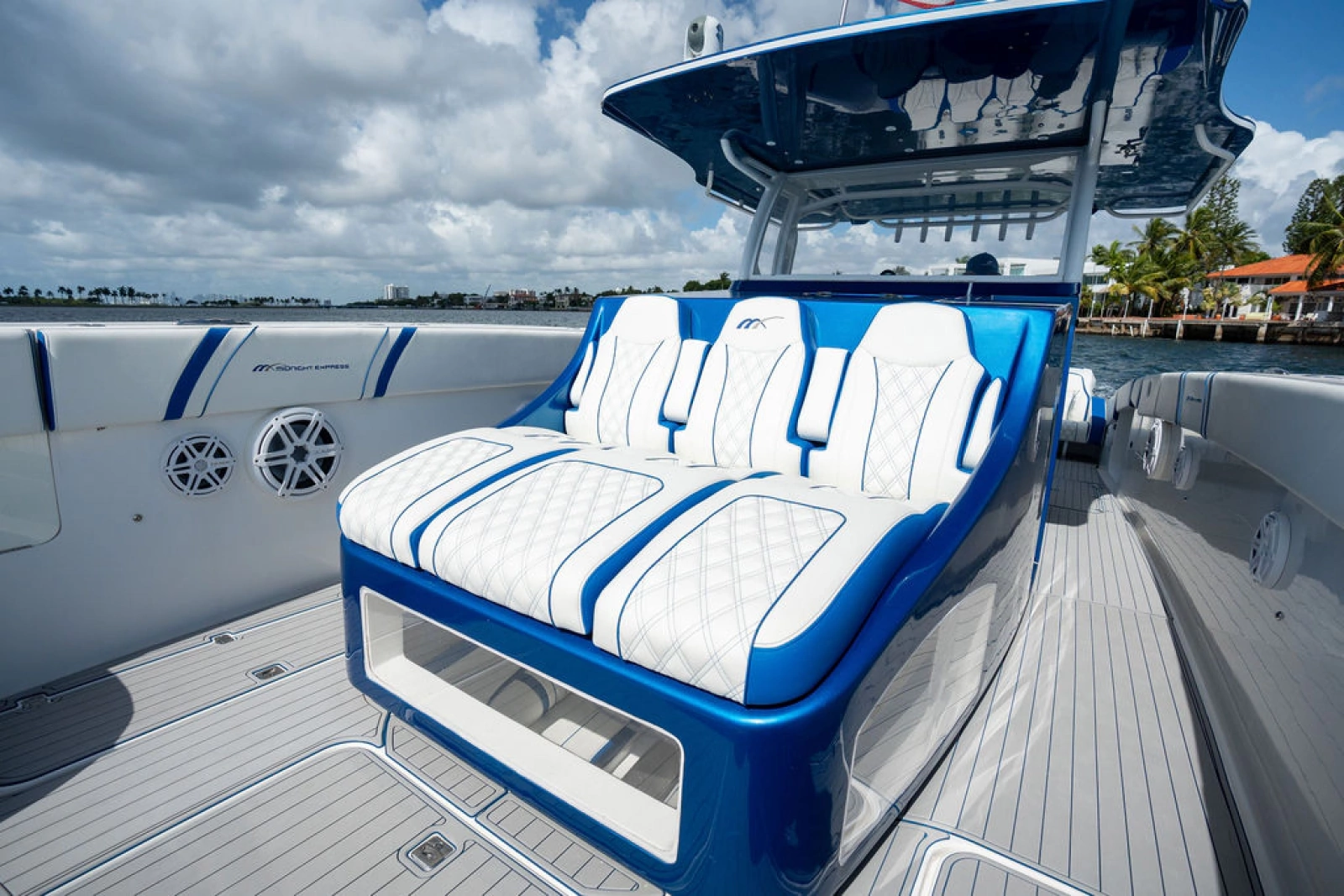 2019 Midnight Express 43