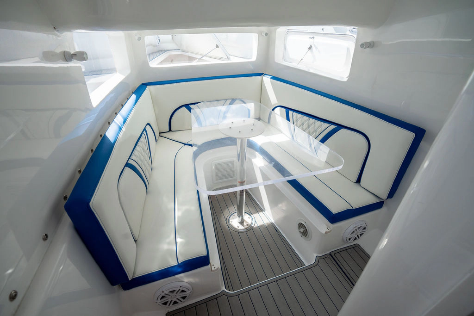 2019 Midnight Express 43