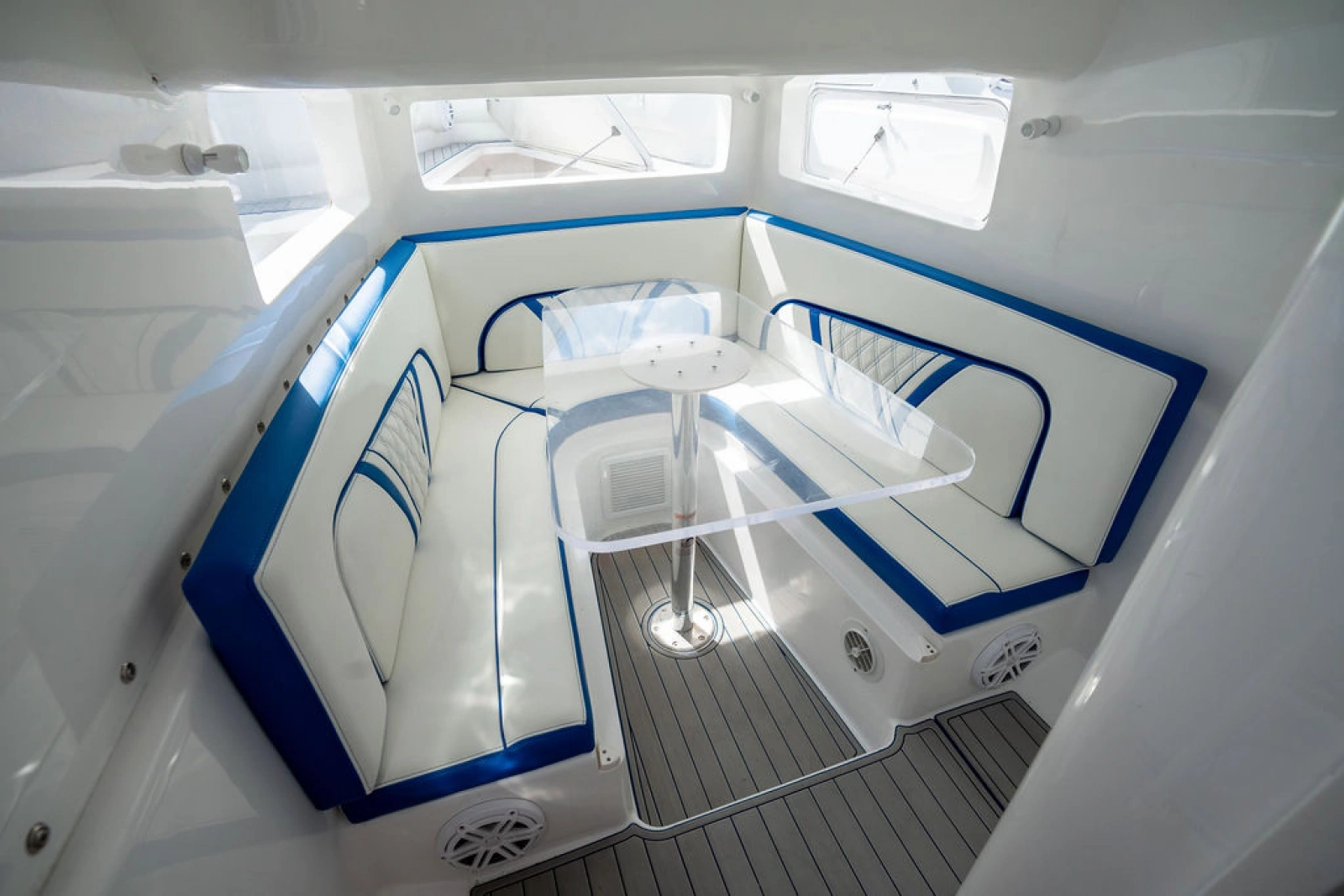 2019 Midnight Express 43