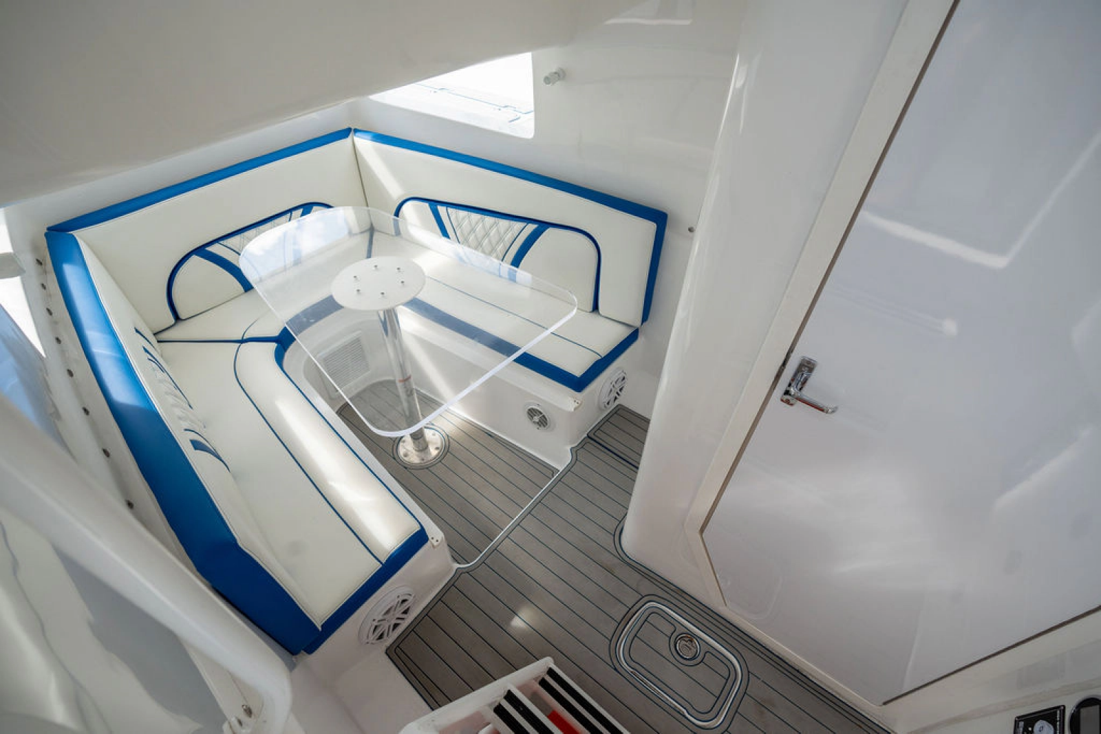 2019 Midnight Express 43