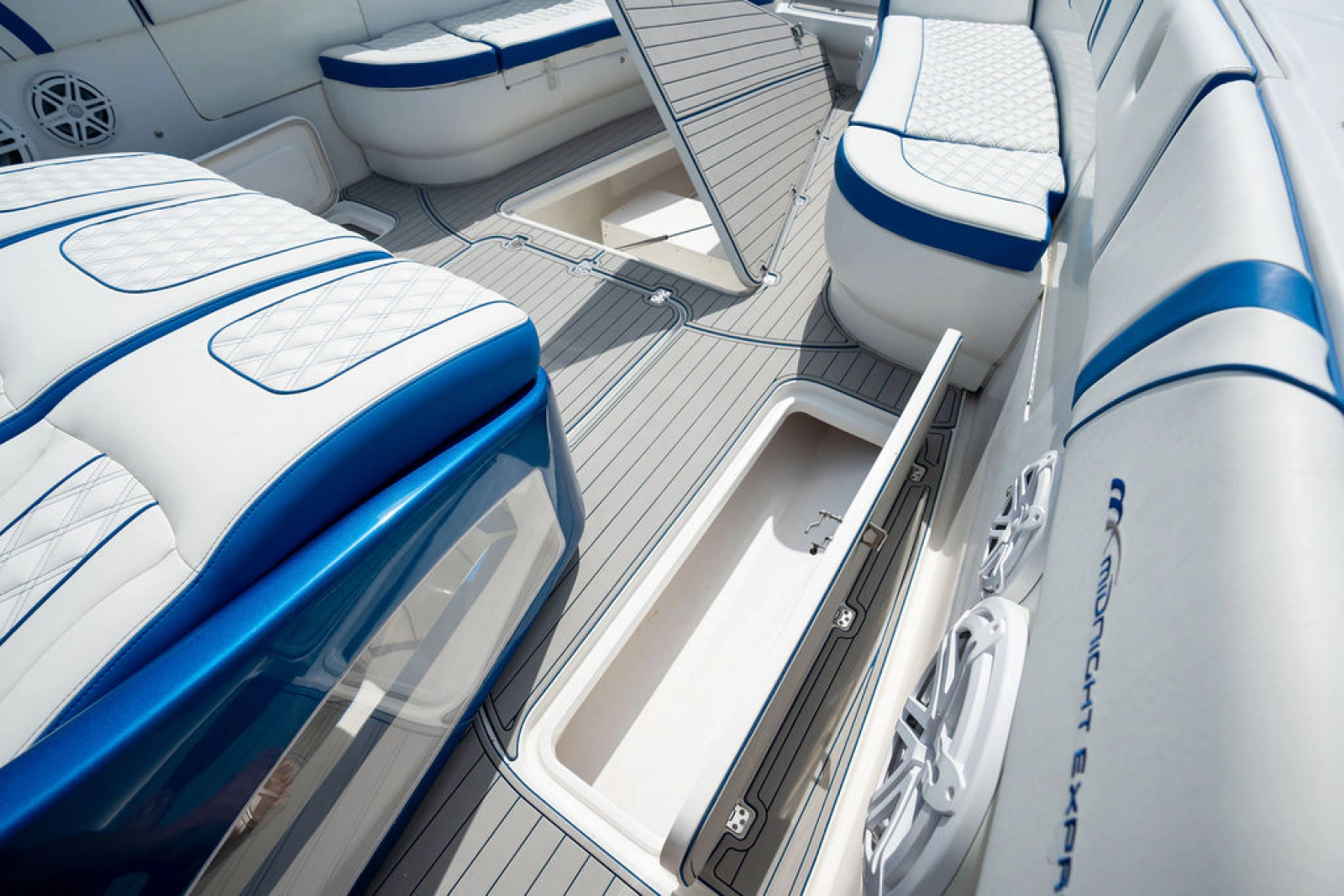 2019 Midnight Express 43