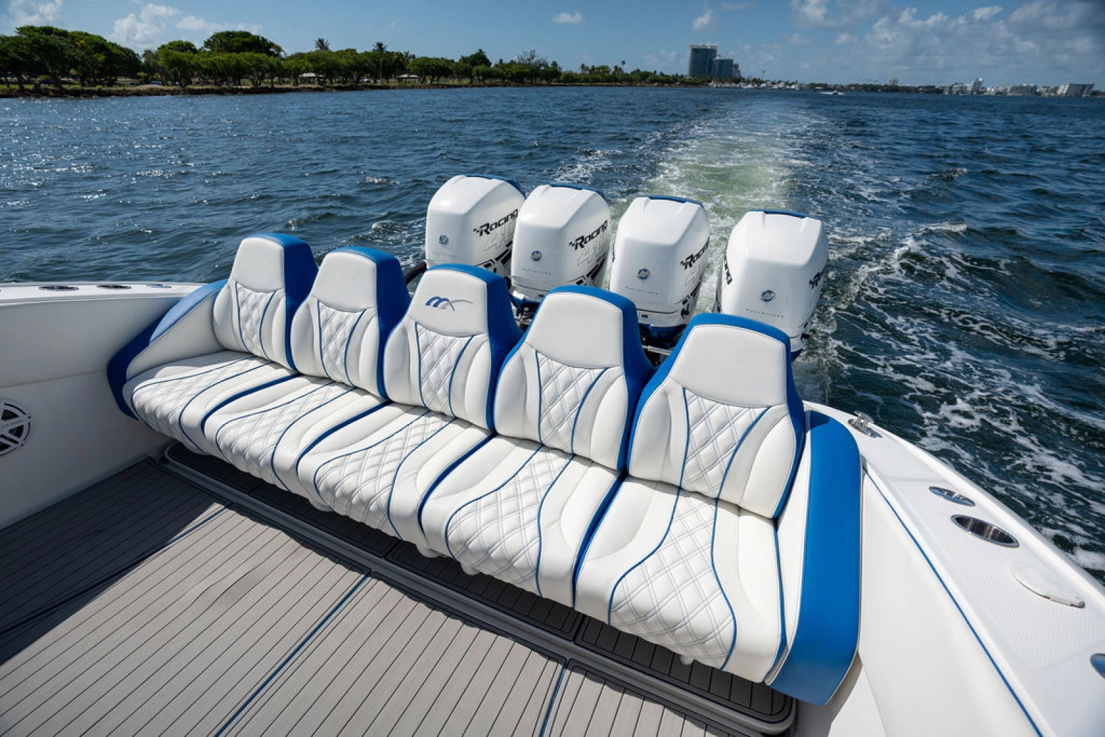 2019 Midnight Express 43