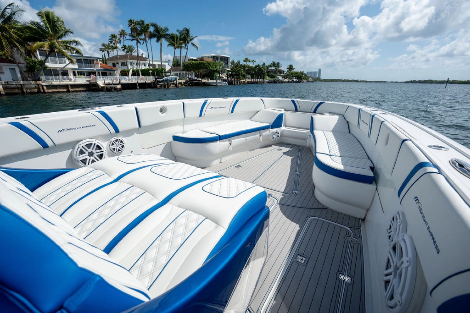 2019 Midnight Express 43
