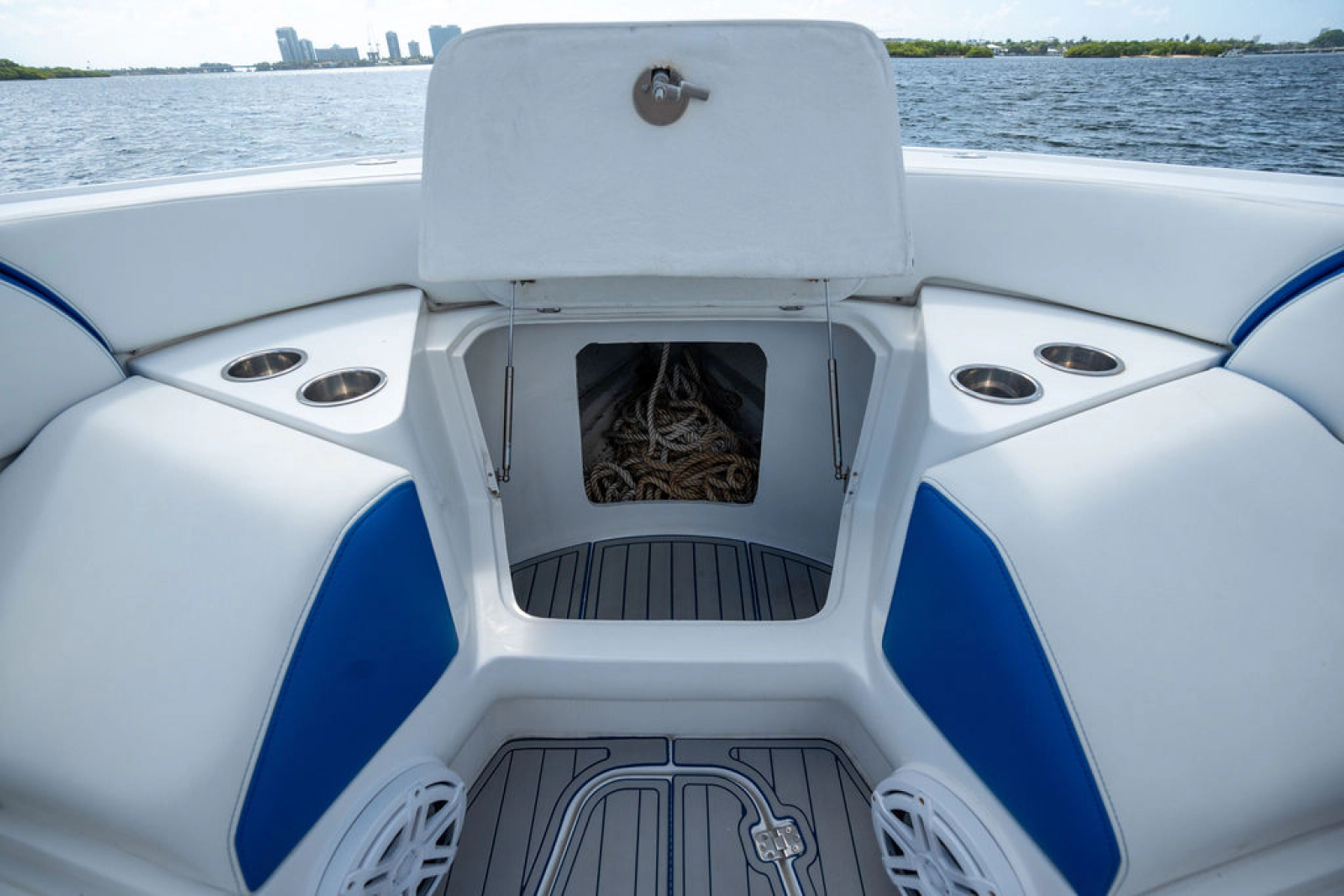 2019 Midnight Express 43