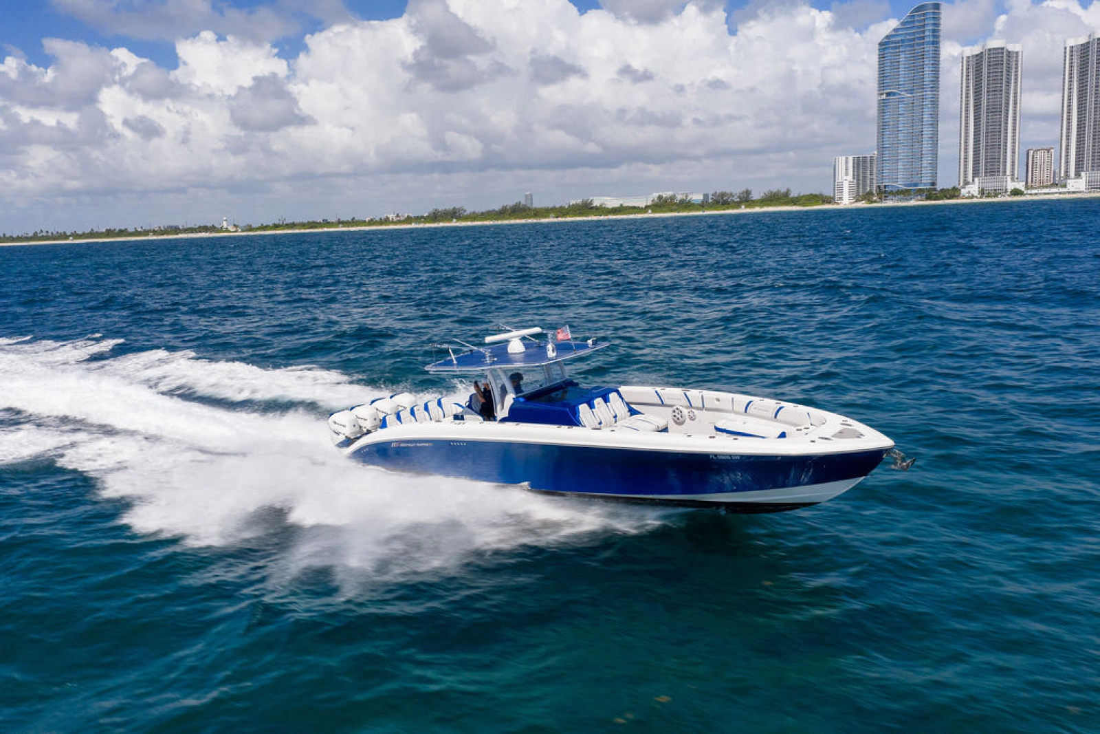 2019 Midnight Express 43