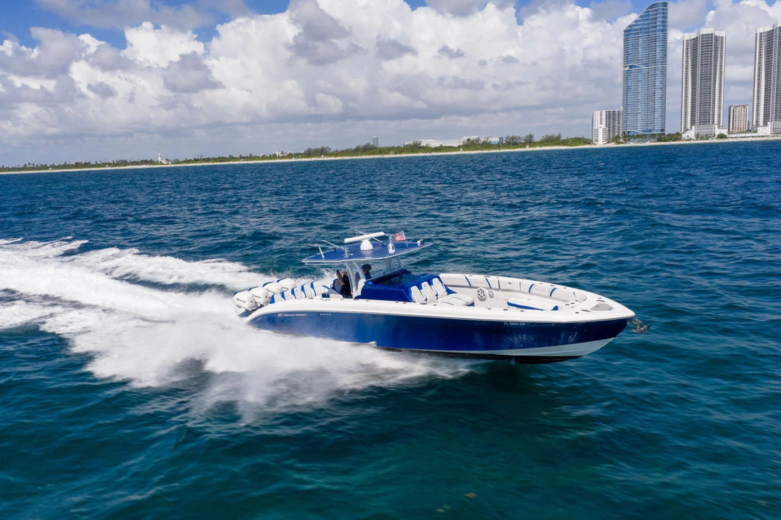 2019 Midnight Express 43