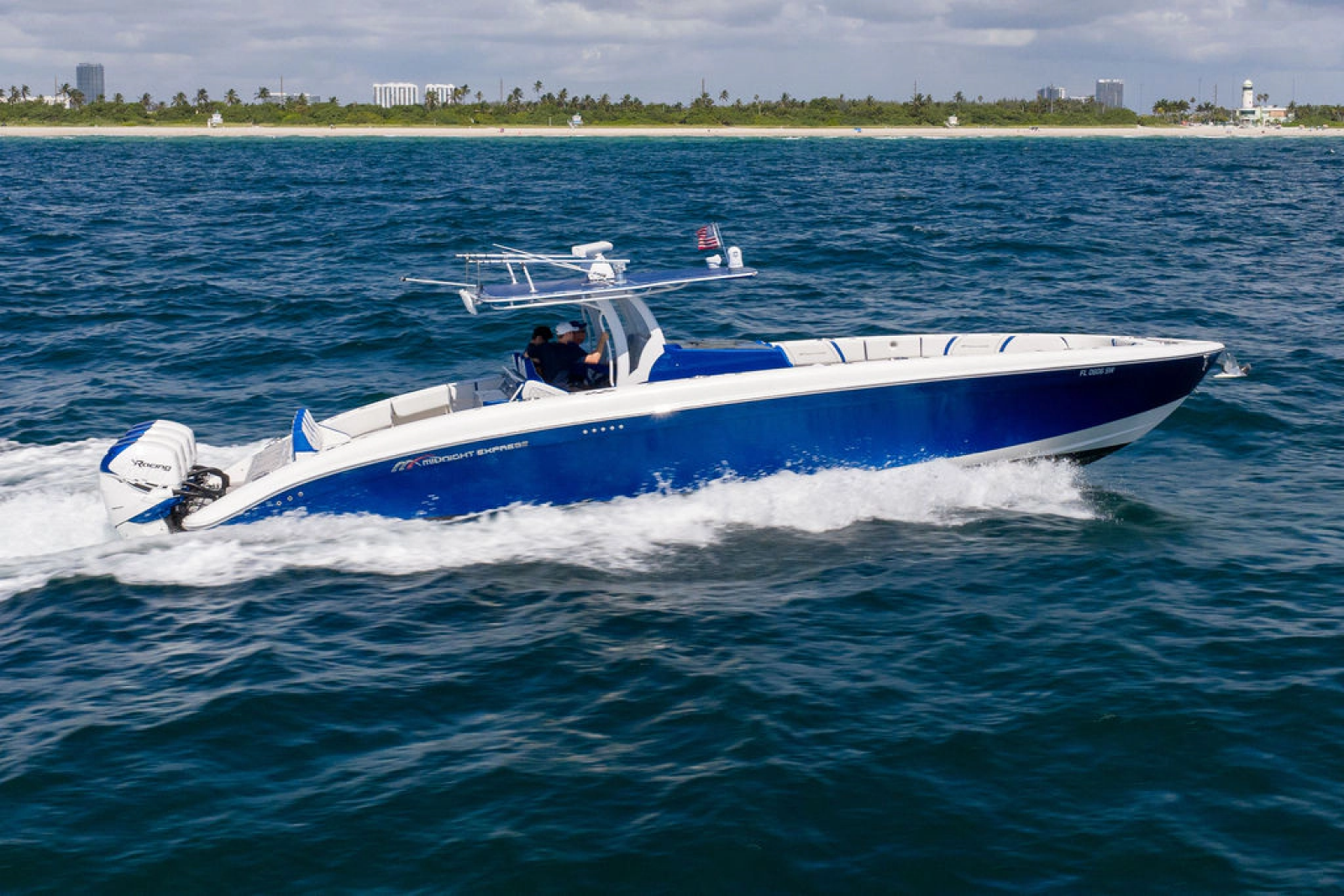 2019 Midnight Express 43