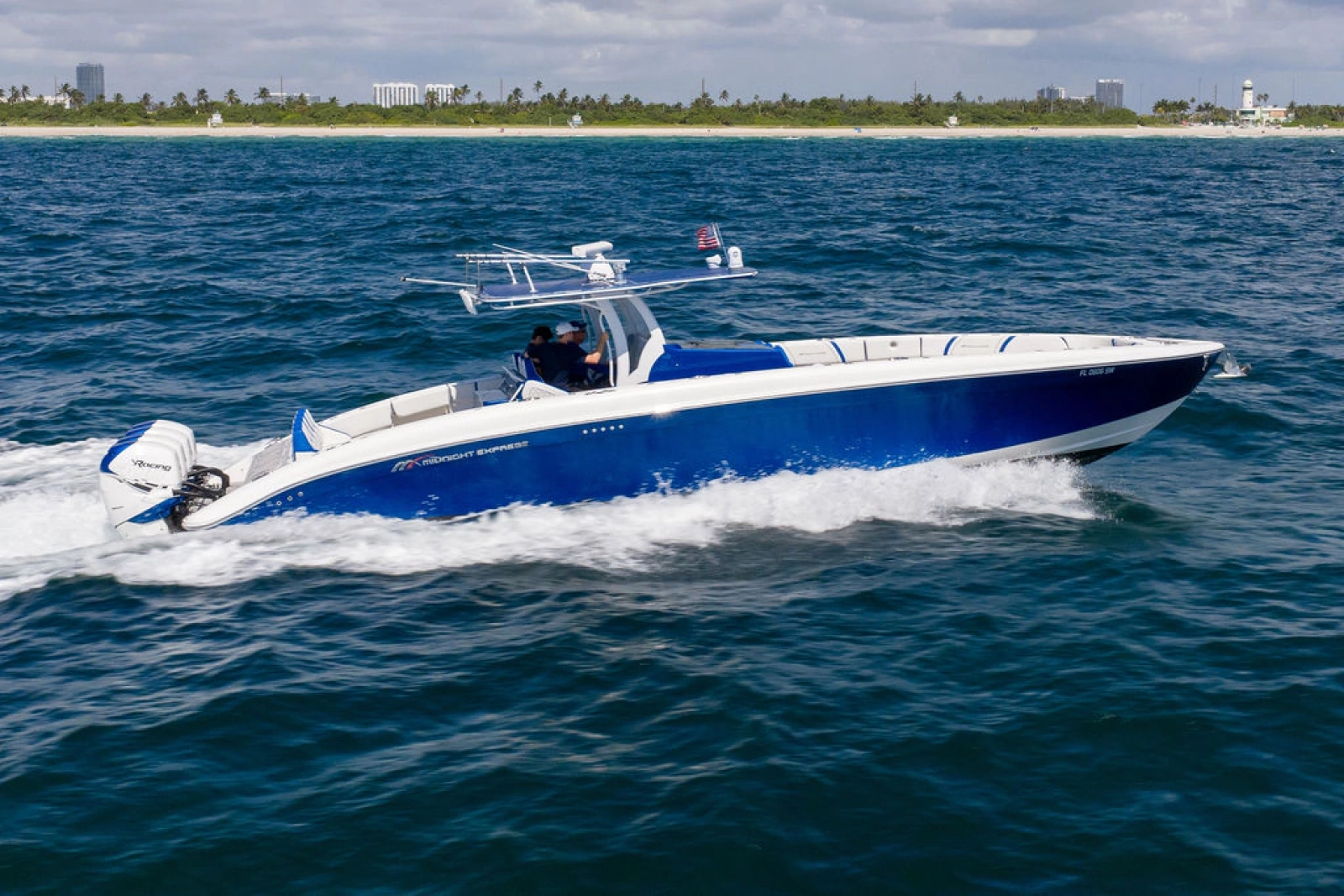 2019 Midnight Express 43
