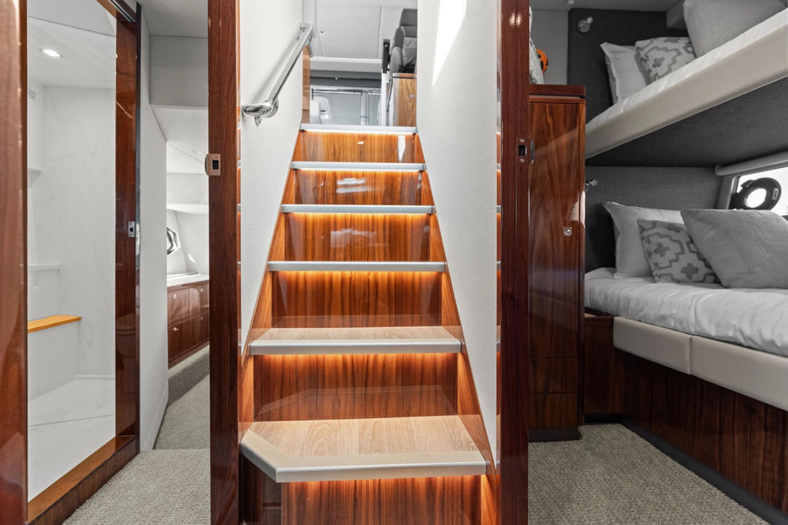 2026 Riviera 4600 Sport Yacht Platinum Edition