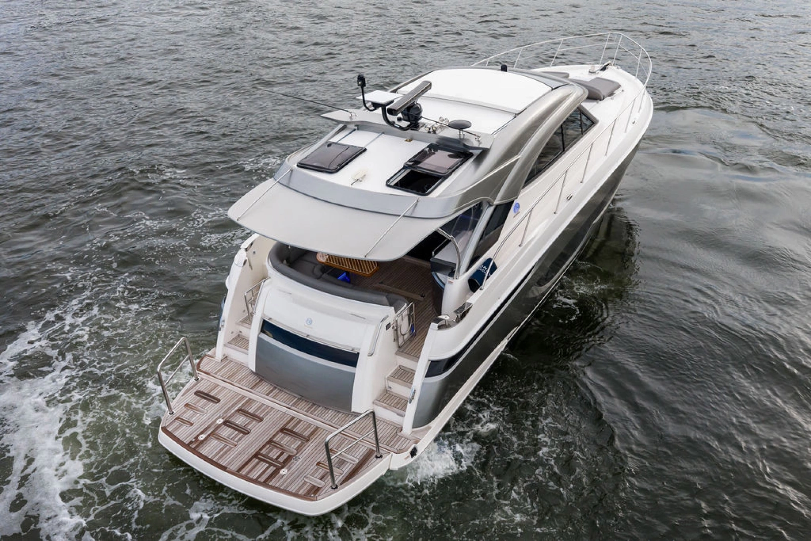 2026 Riviera 4600 Sport Yacht Platinum Edition