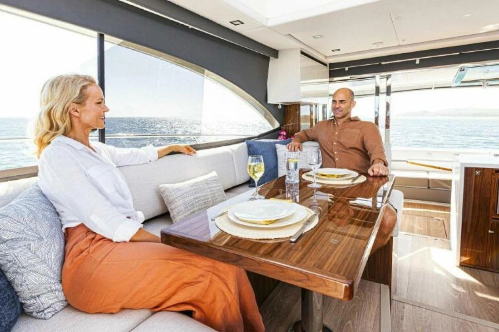 2026 Riviera 4600 Sport Yacht Platinum Edition
