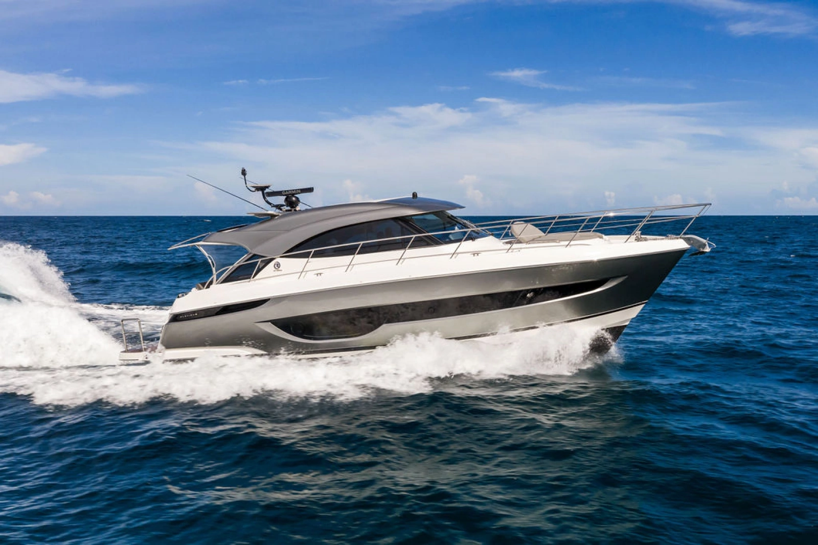 2026 Riviera 4600 Sport Yacht Platinum Edition