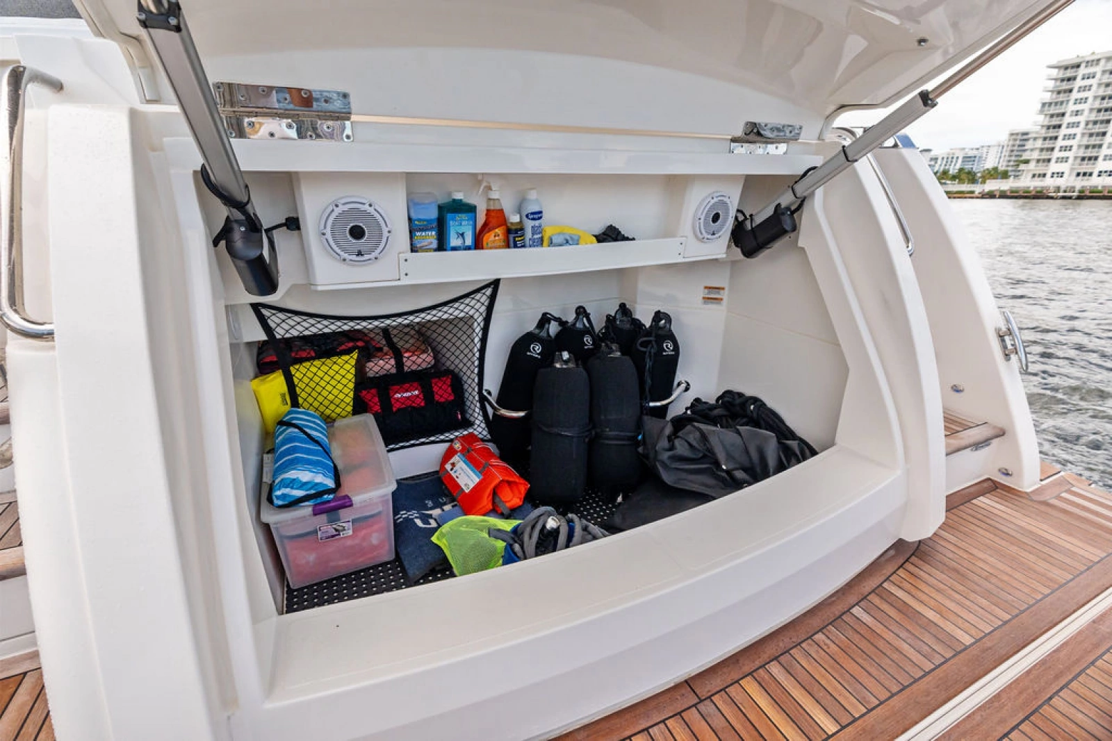 2026 Riviera 4600 Sport Yacht Platinum Edition