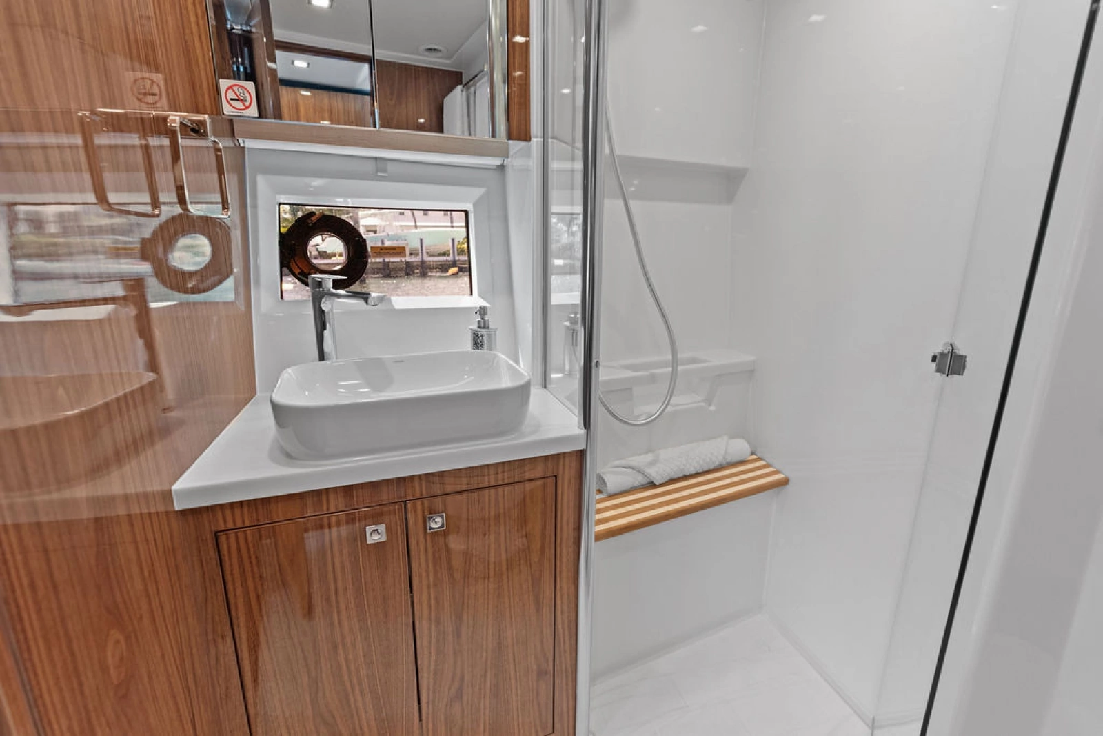 2026 Riviera 4600 Sport Yacht Platinum Edition