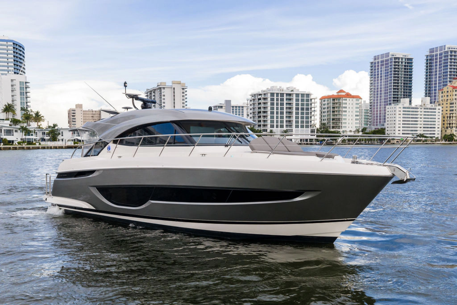 2026 Riviera 4600 Sport Yacht Platinum Edition