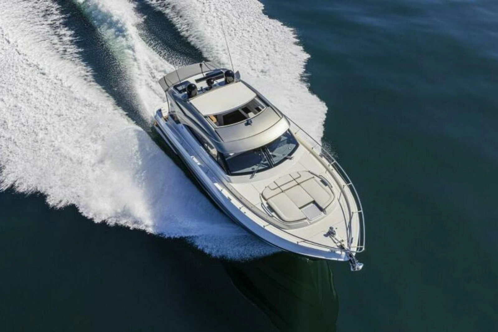 2026 Riviera 4600 Sport Yacht Platinum Edition
