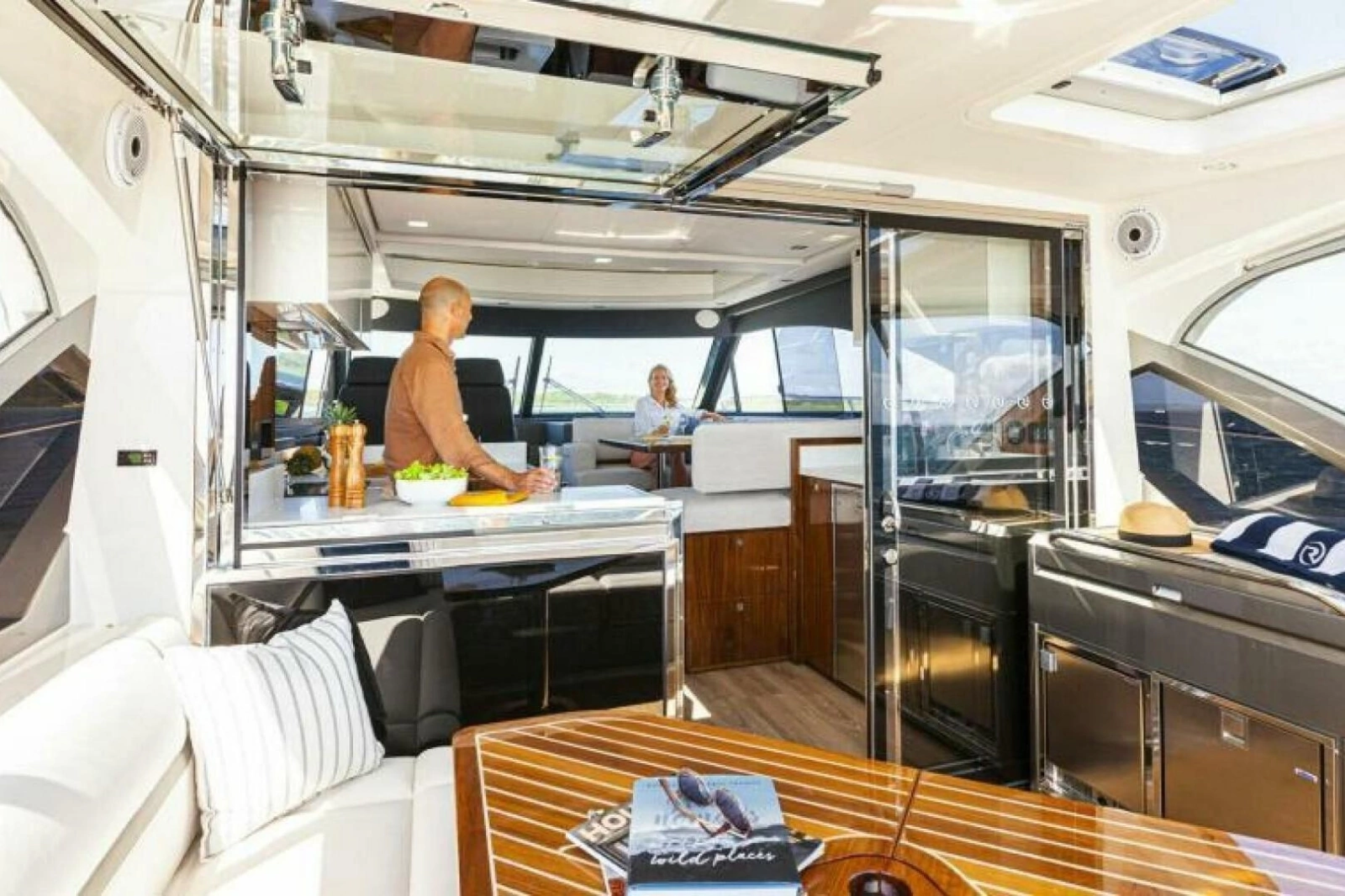 2026 Riviera 4600 Sport Yacht Platinum Edition