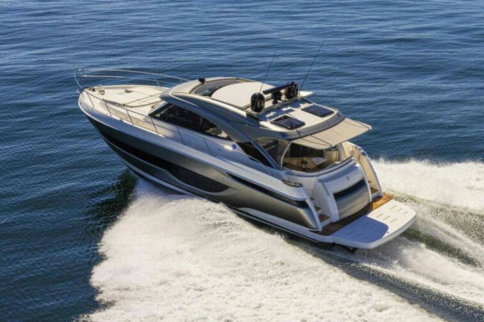 2026 Riviera 4600 Sport Yacht Platinum Edition
