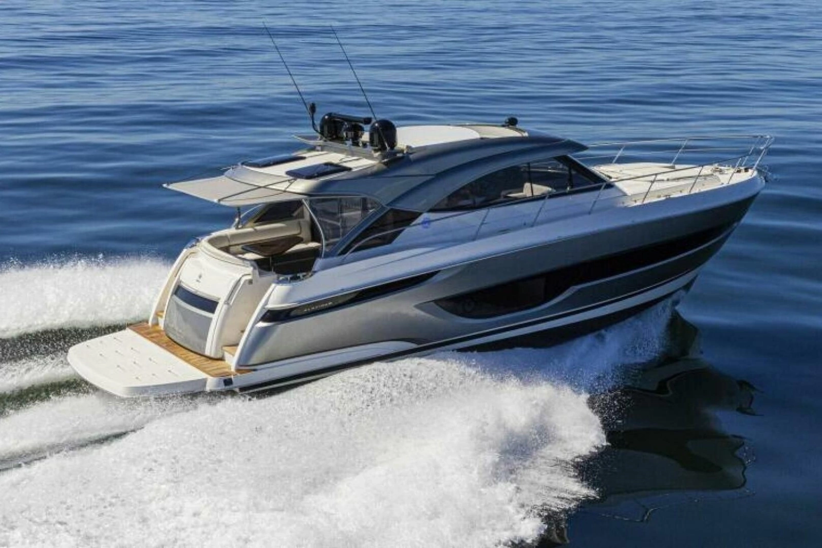 2026 Riviera 4600 Sport Yacht Platinum Edition